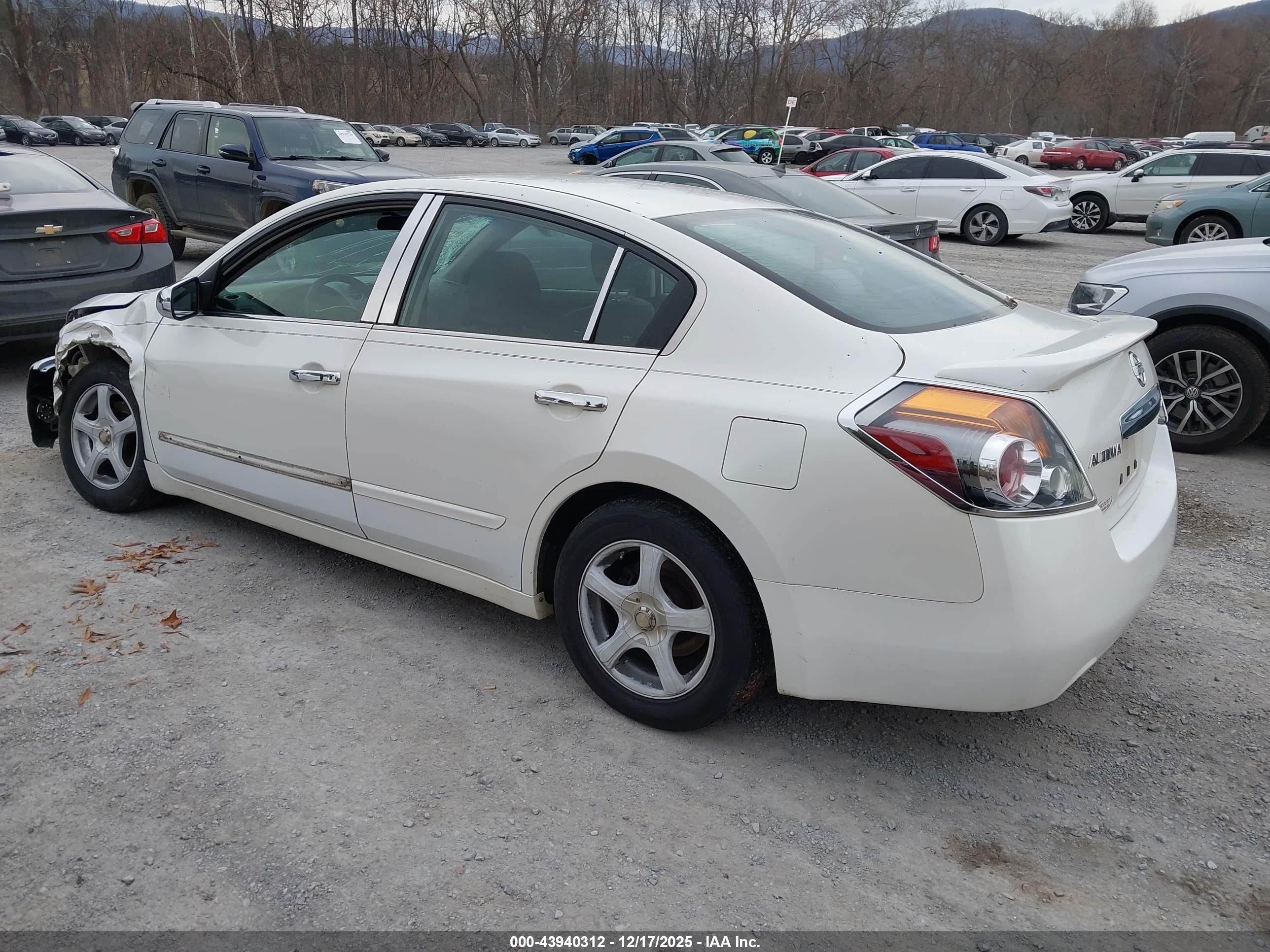 NISSAN ALTIMA image 3