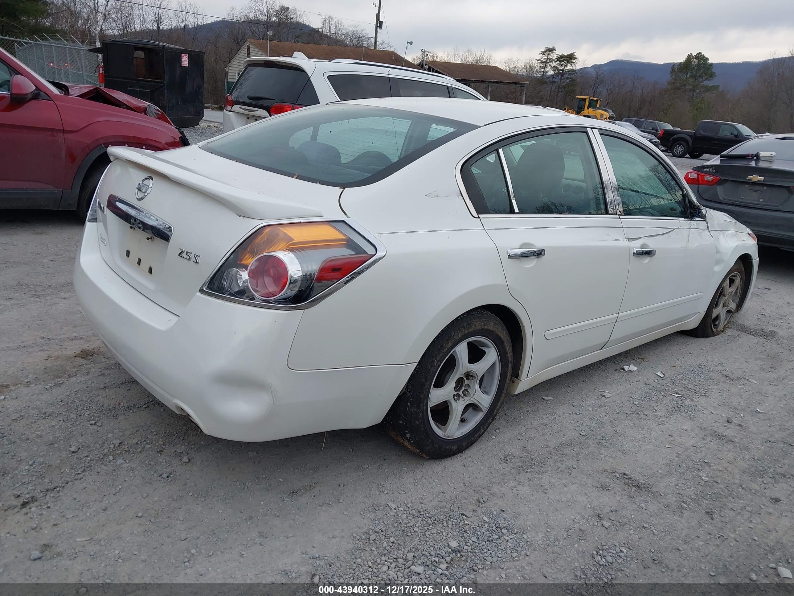 NISSAN ALTIMA image 4
