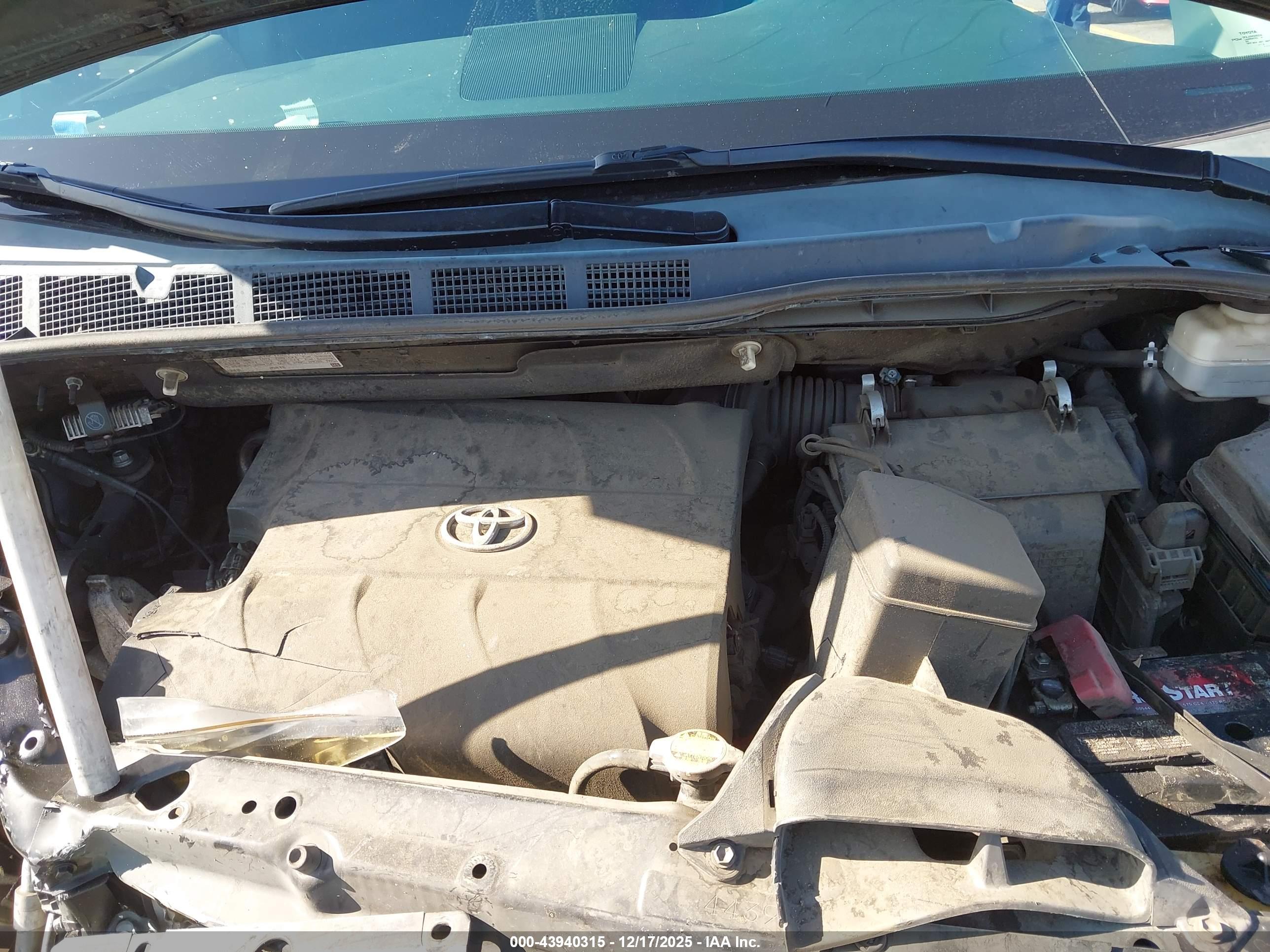 TOYOTA SIENNA image 10