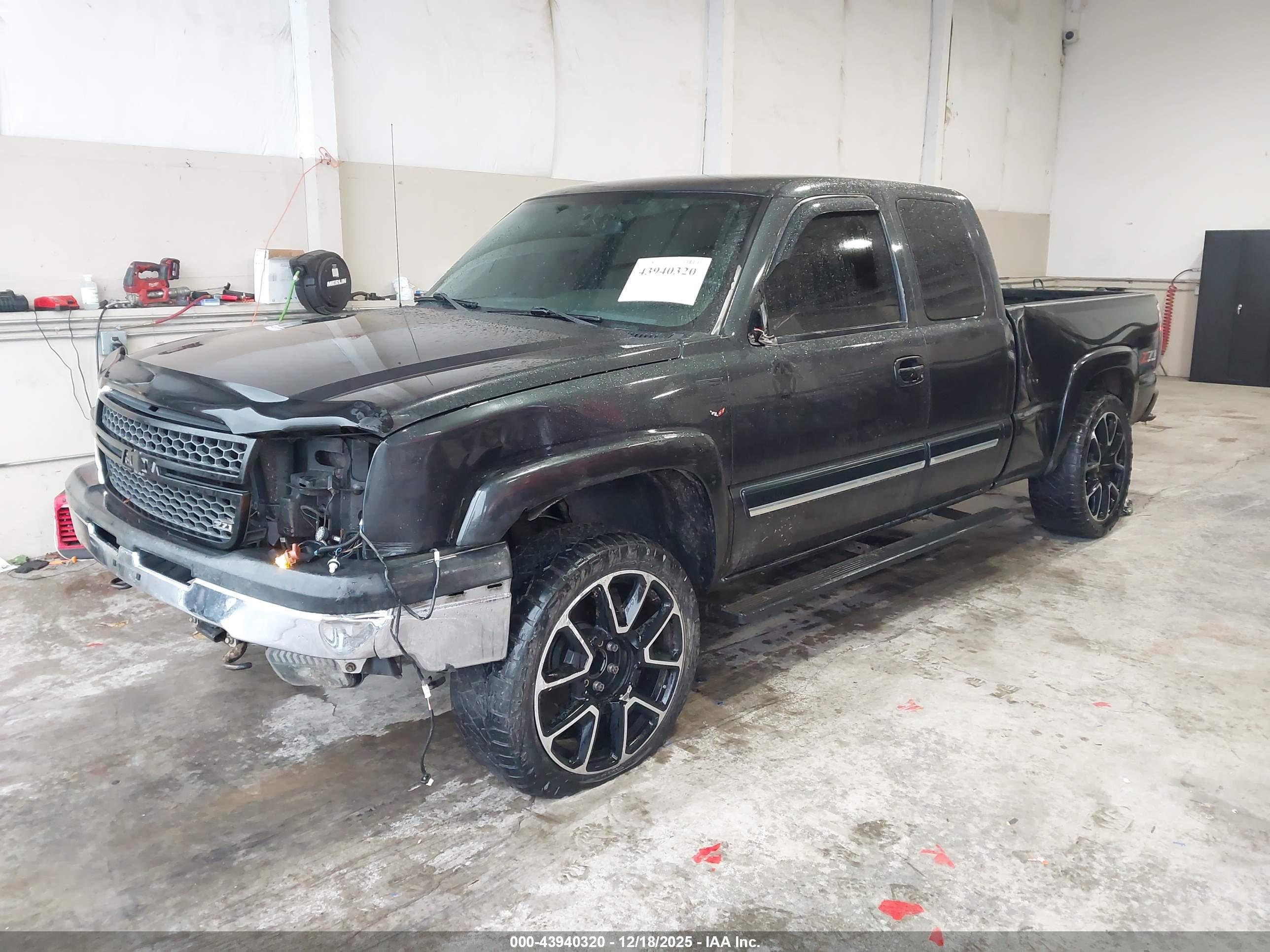 CHEVROLET SILVERADO image 2