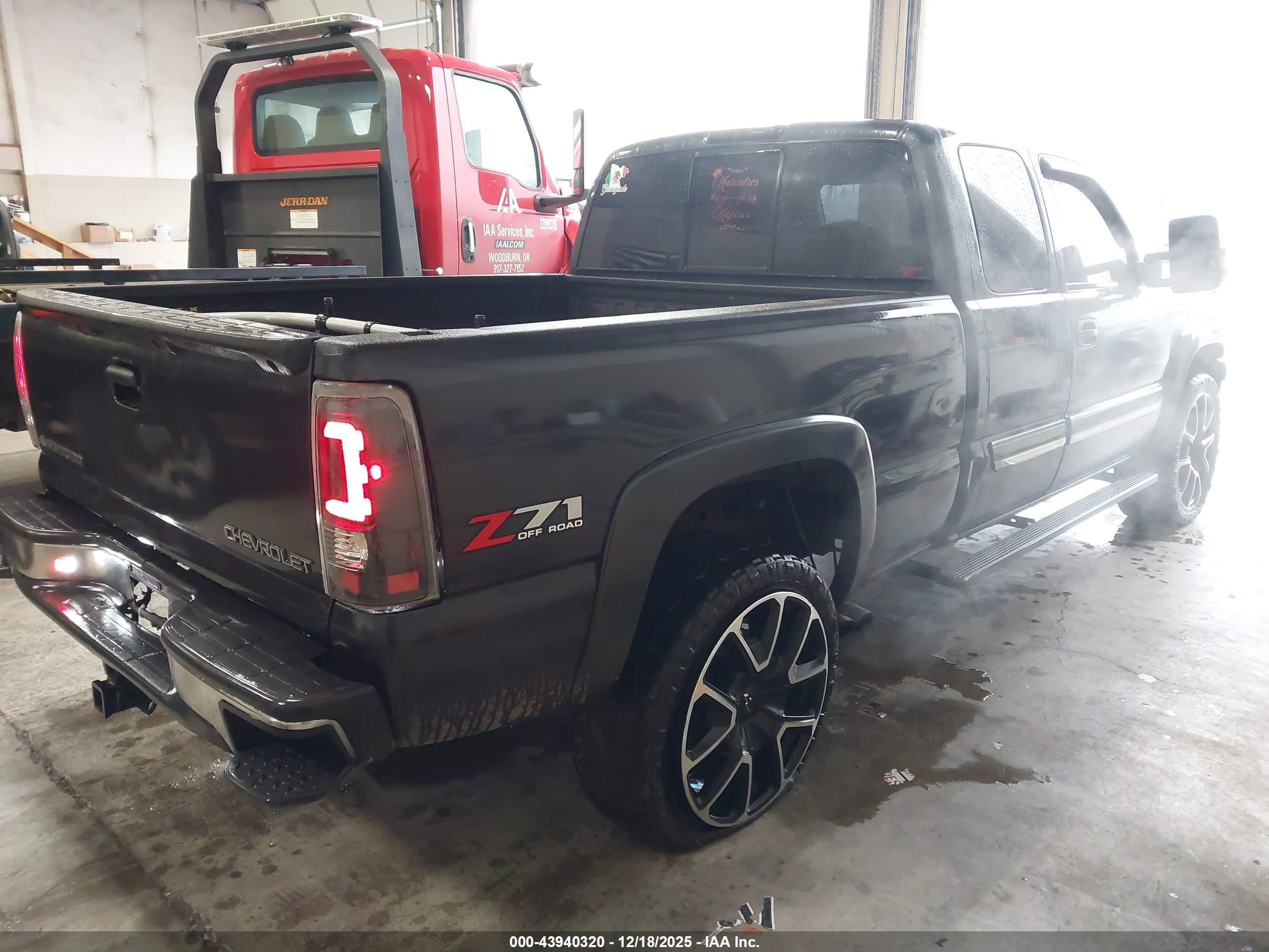 CHEVROLET SILVERADO image 4