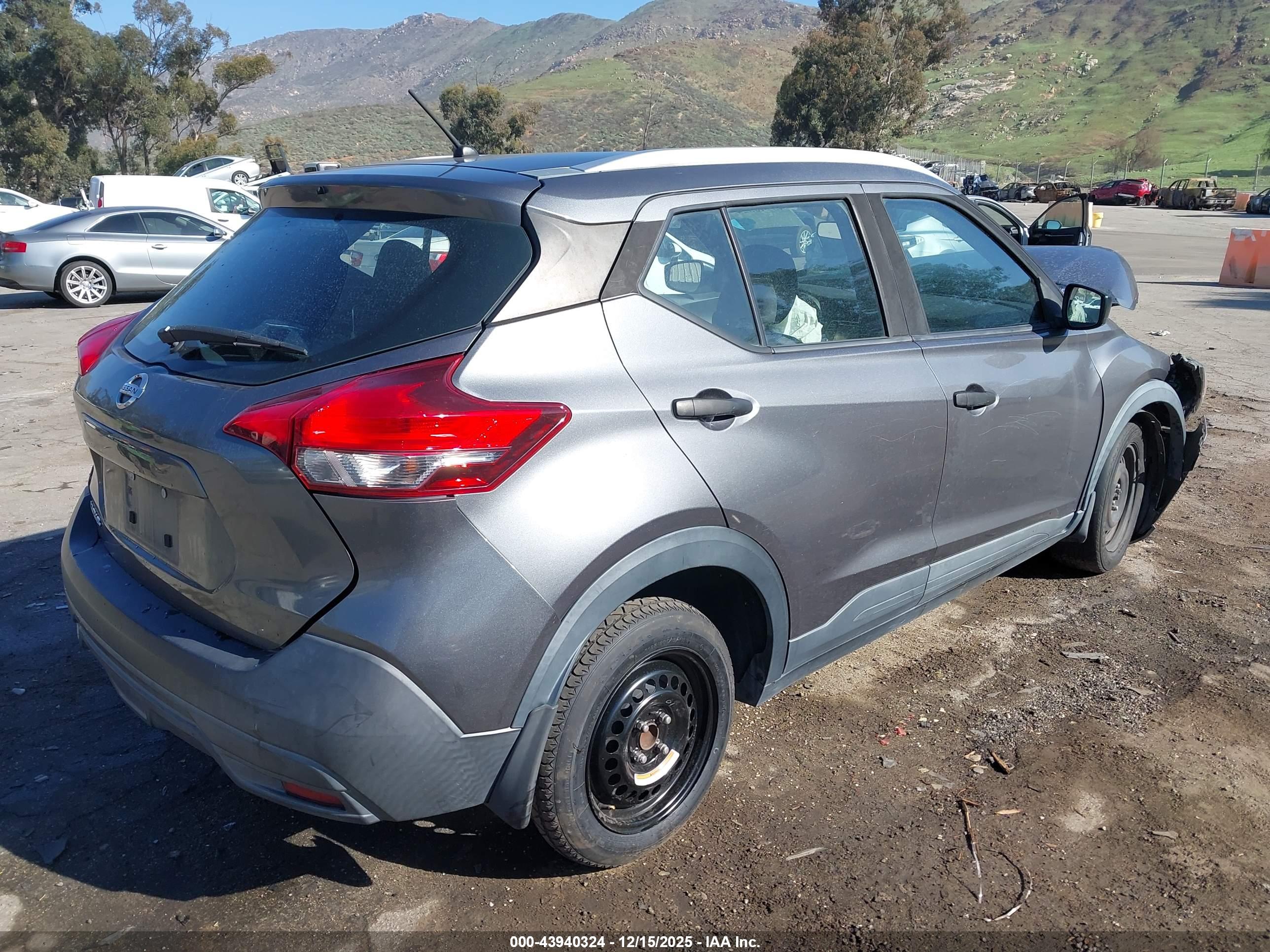 NISSAN KICKS image 4