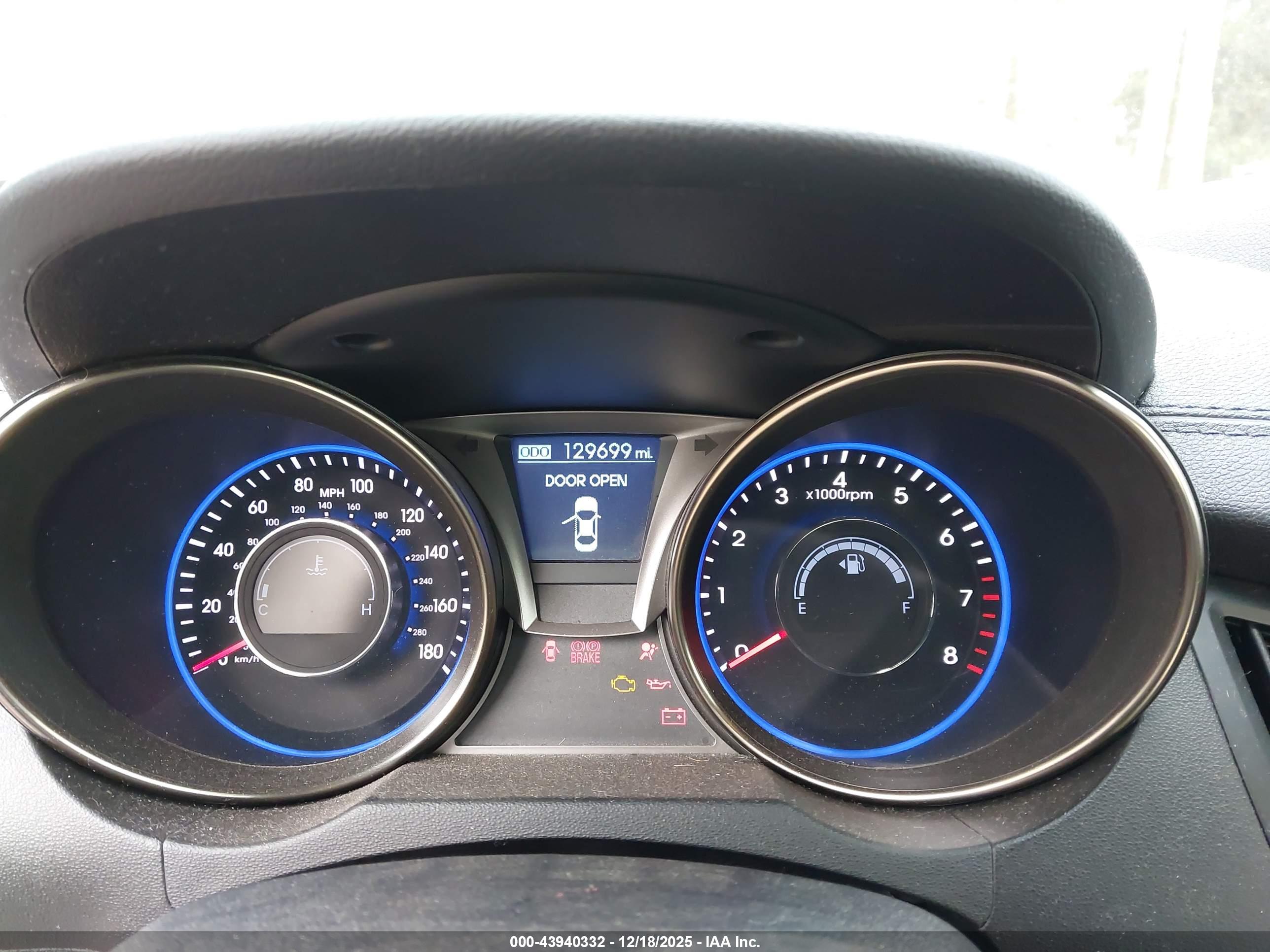 HYUNDAI GENESIS image 7