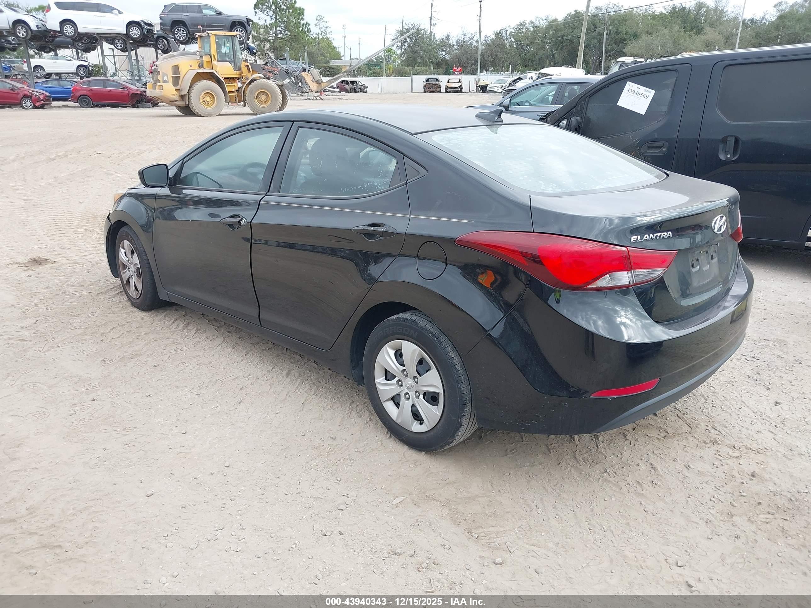 HYUNDAI ELANTRA image 3