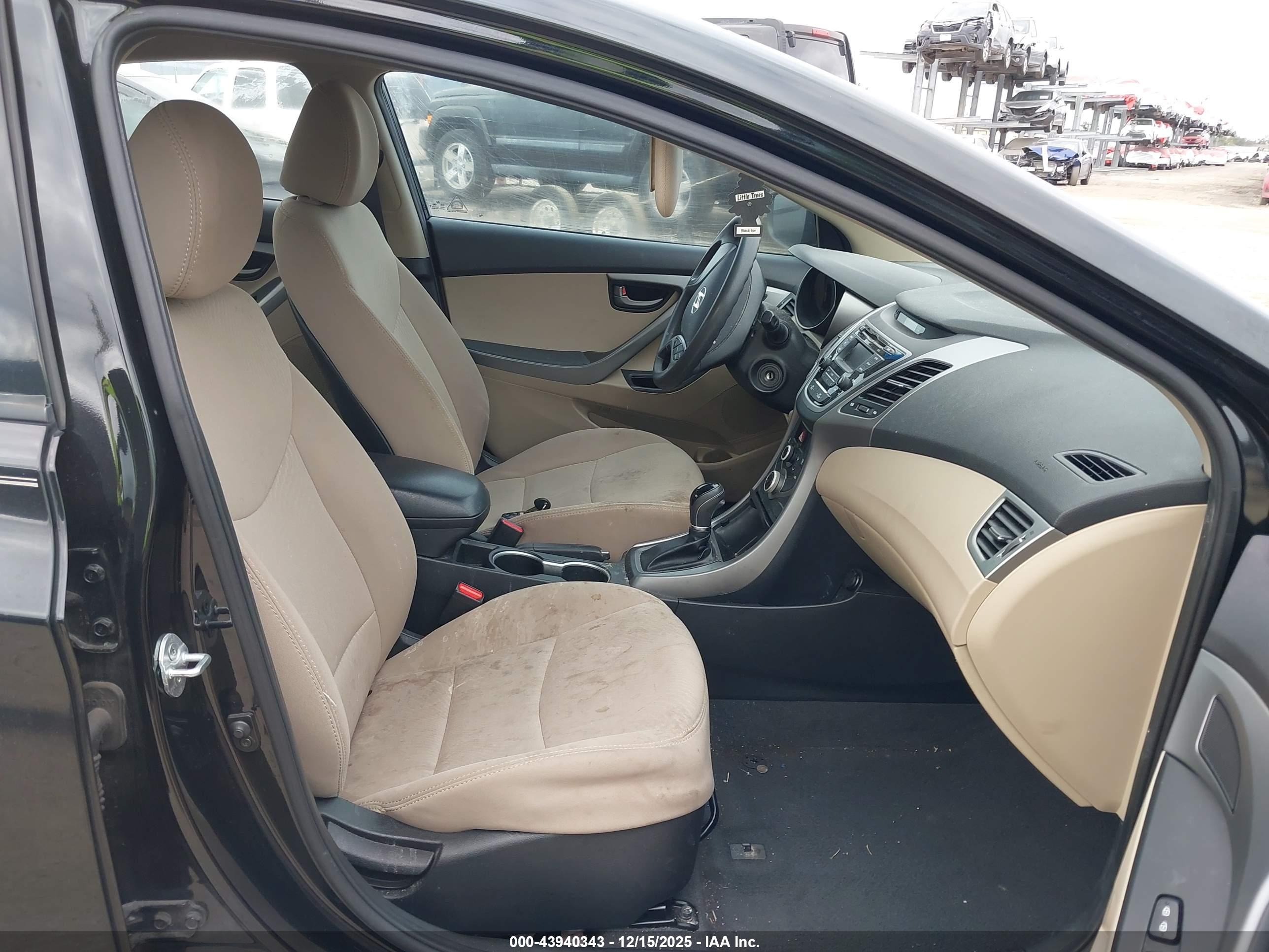 HYUNDAI ELANTRA image 5
