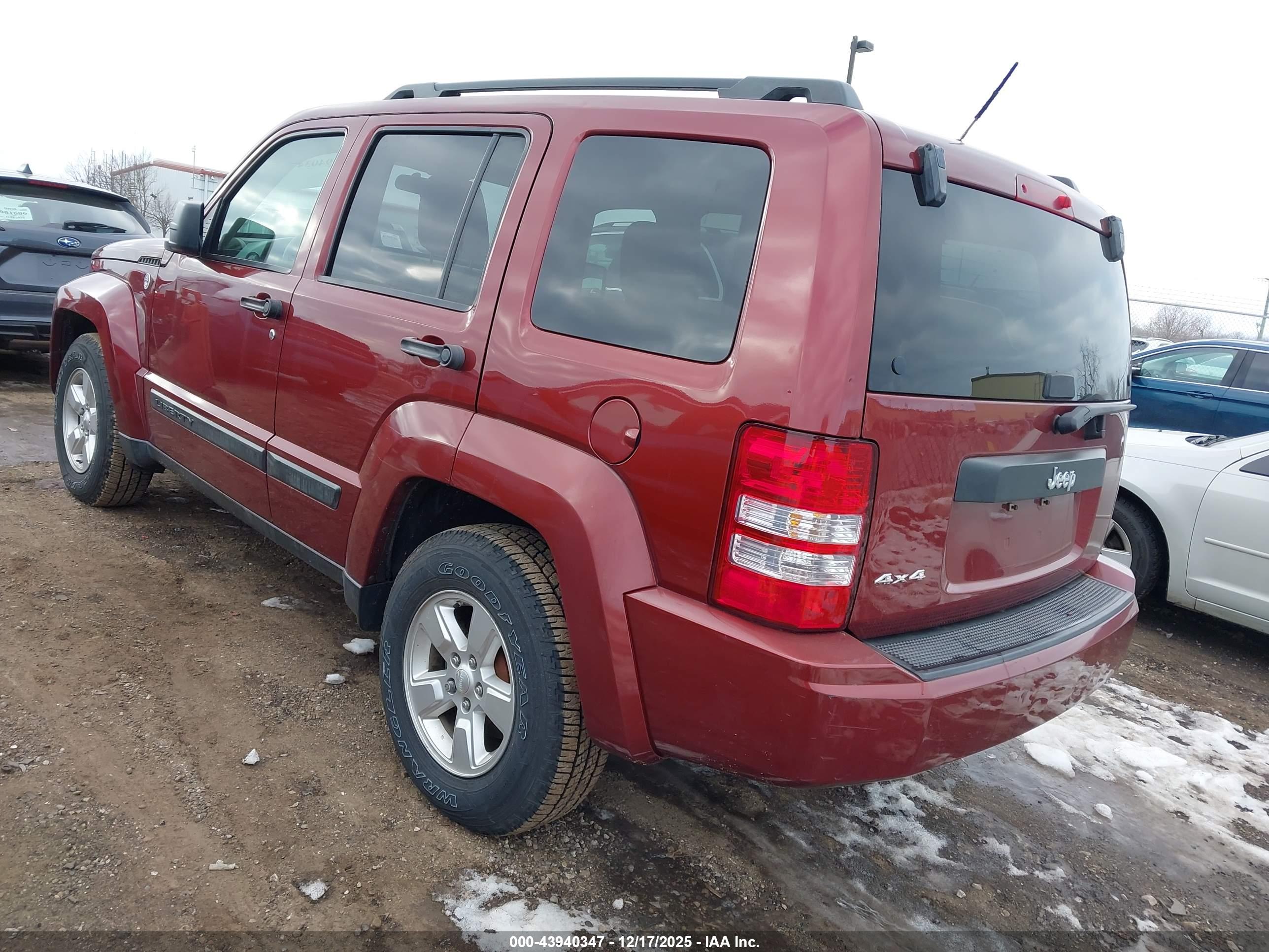 JEEP LIBERTY image 3