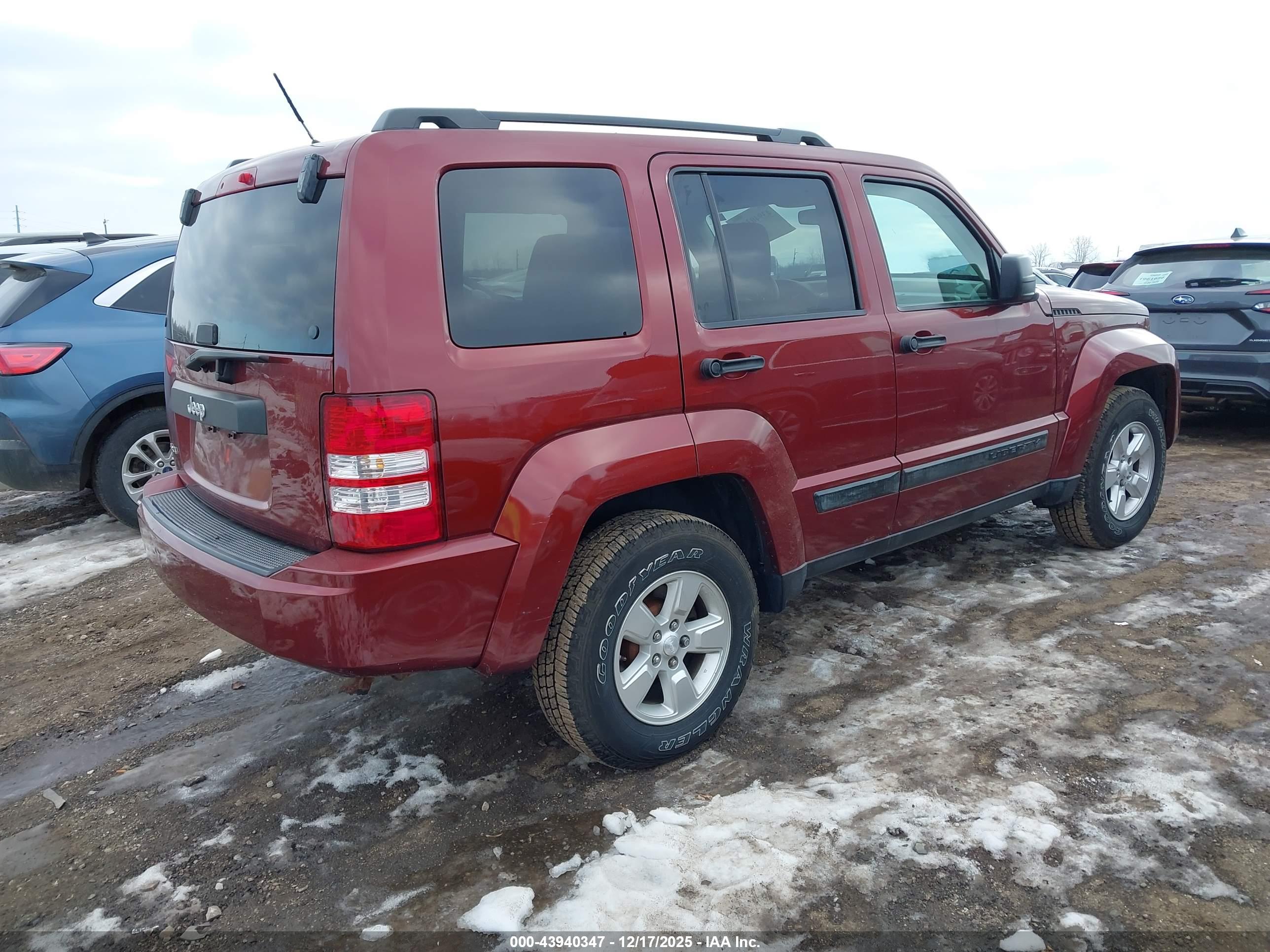 JEEP LIBERTY image 4