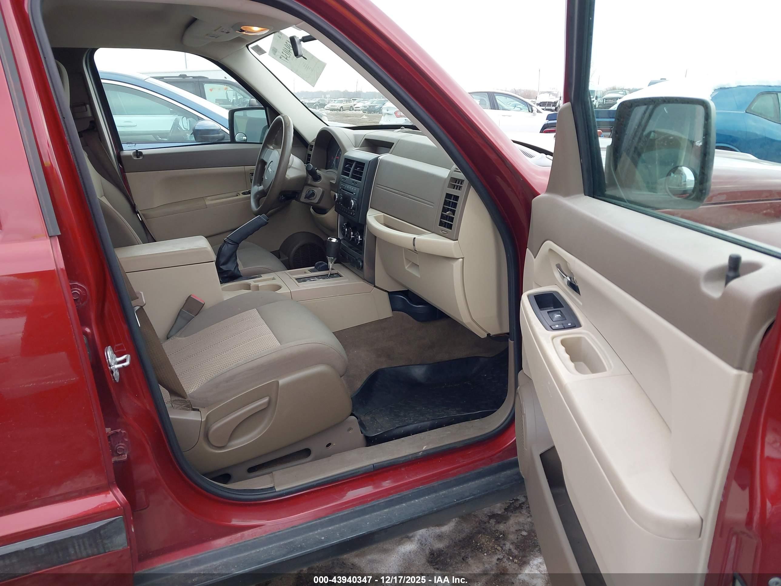 JEEP LIBERTY image 5