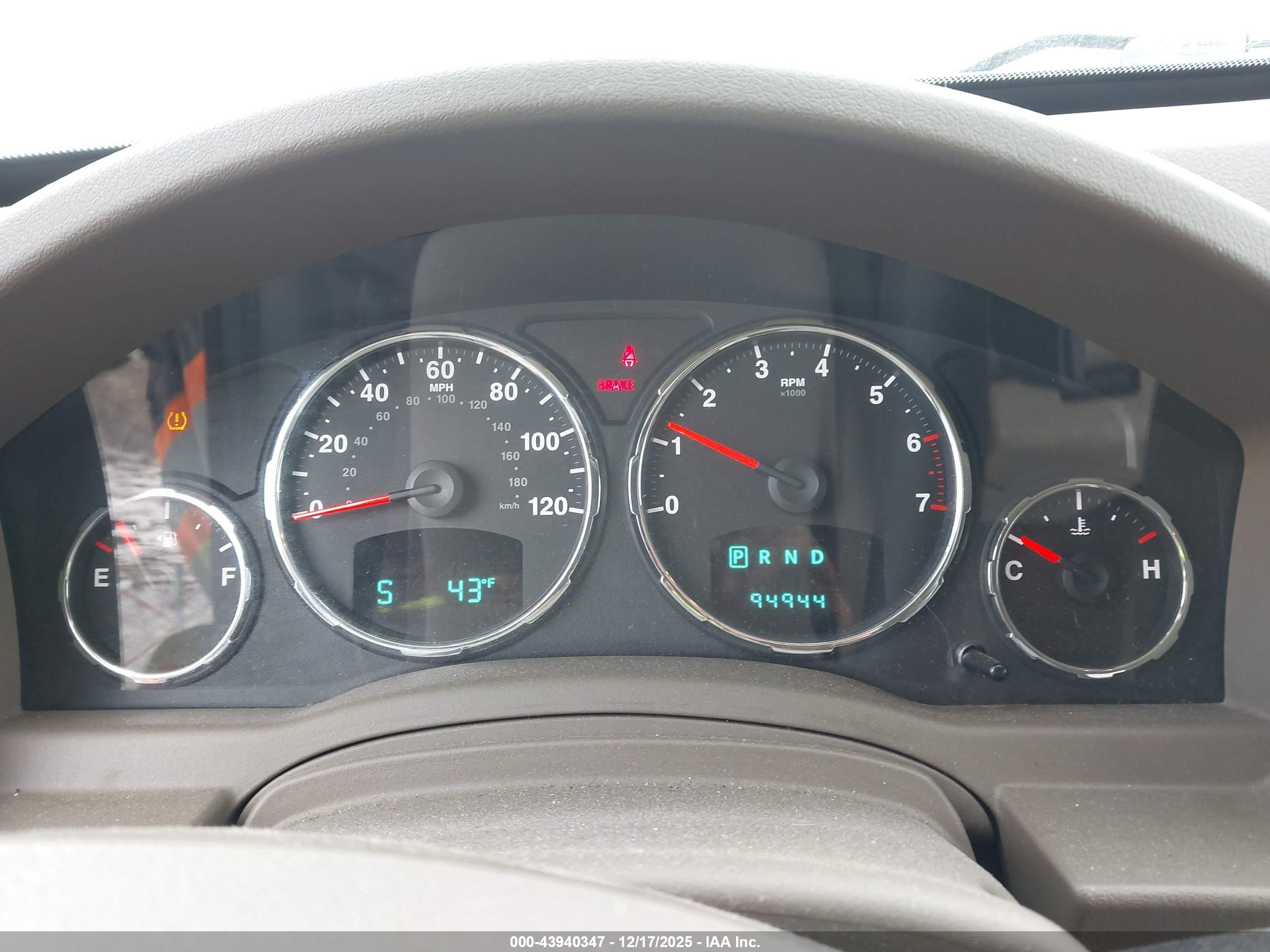 JEEP LIBERTY image 7
