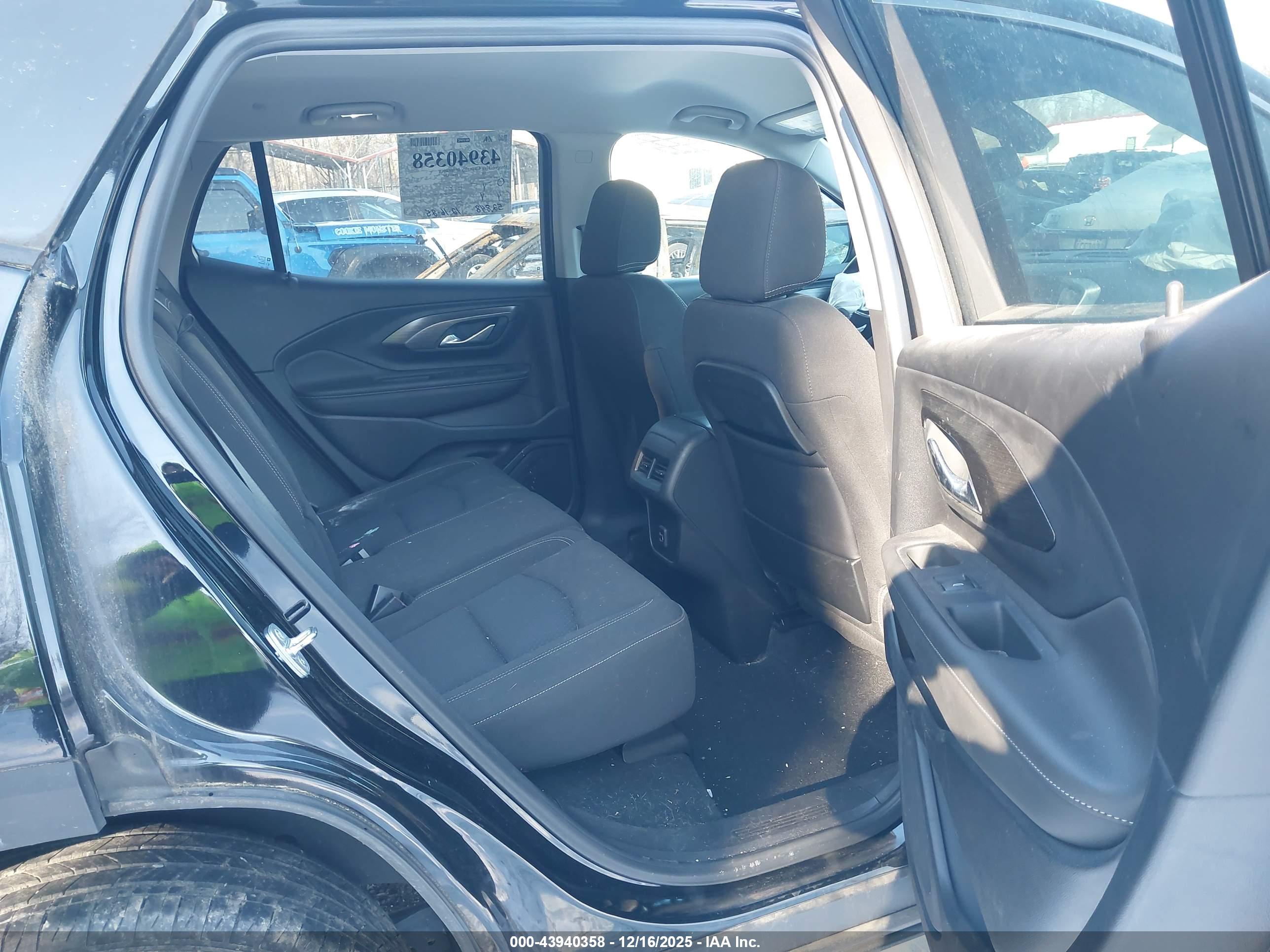 GMC TERRAIN image 8