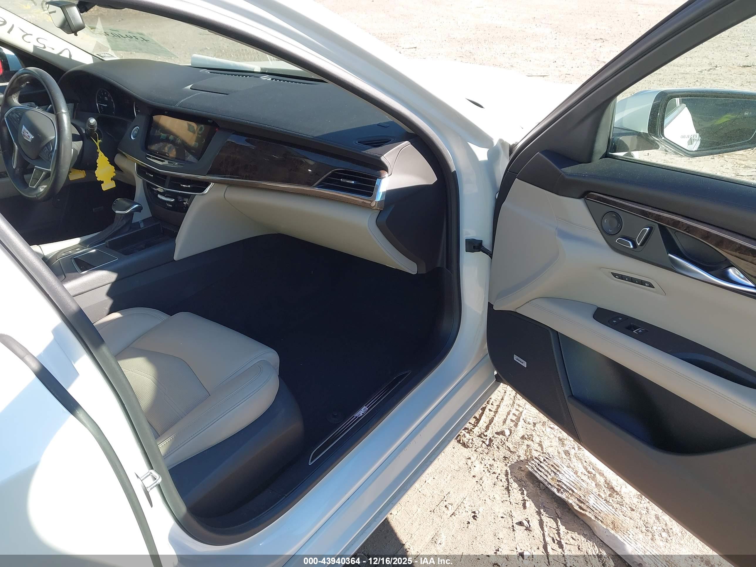 CADILLAC CT6 image 5