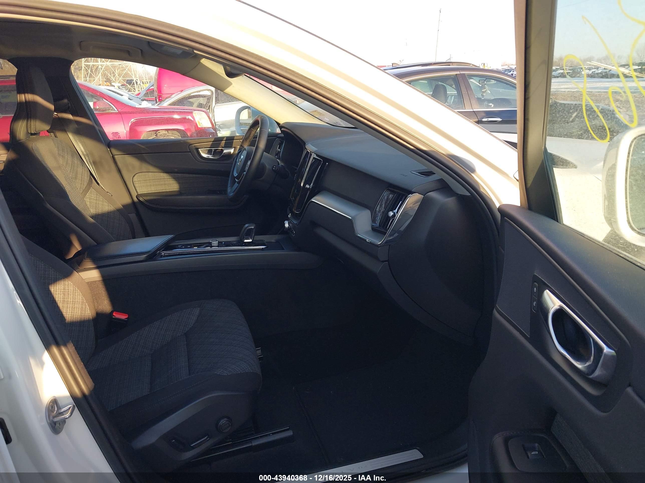 VOLVO XC60 image 5