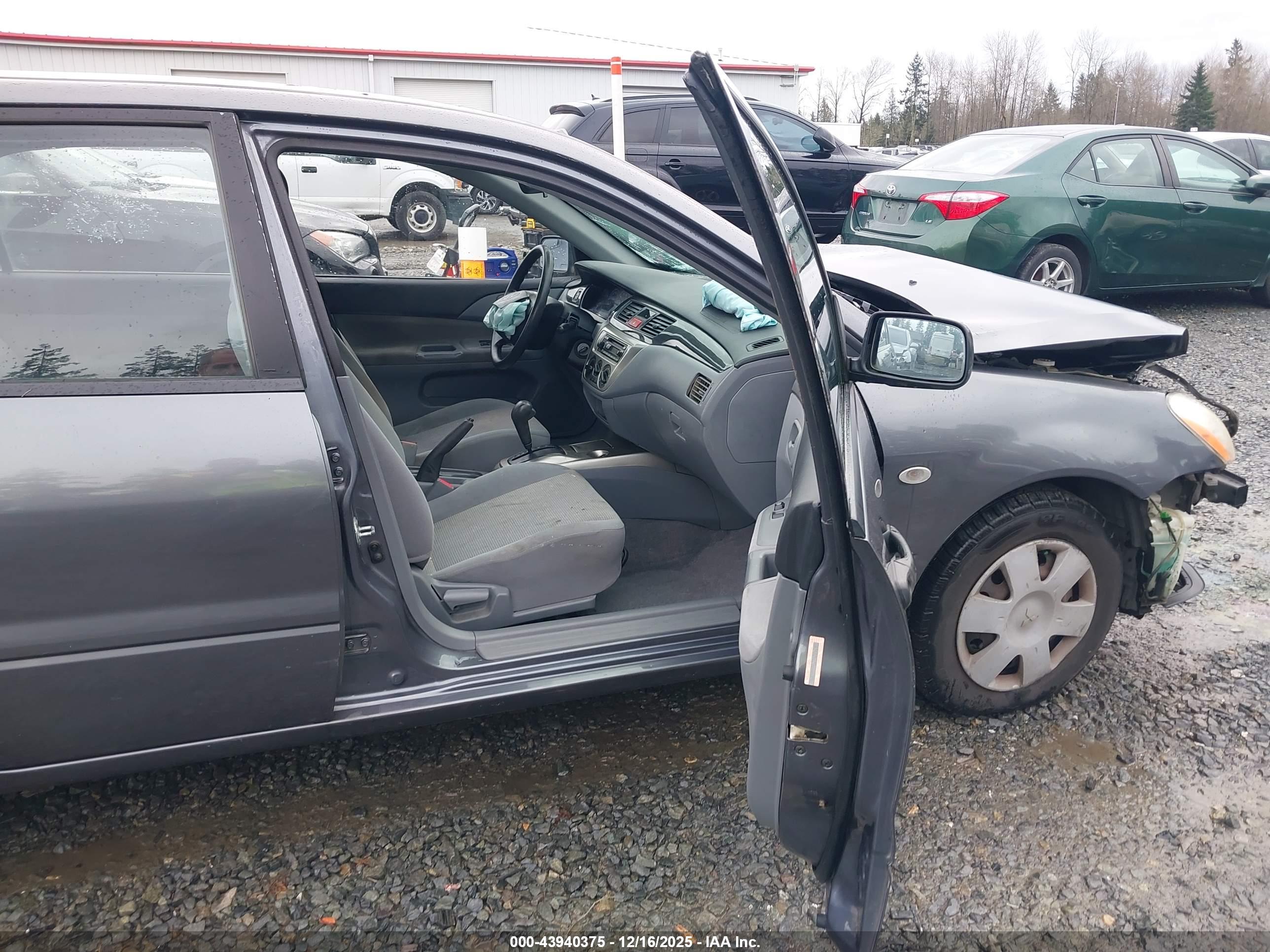 MITSUBISHI LANCER image 5