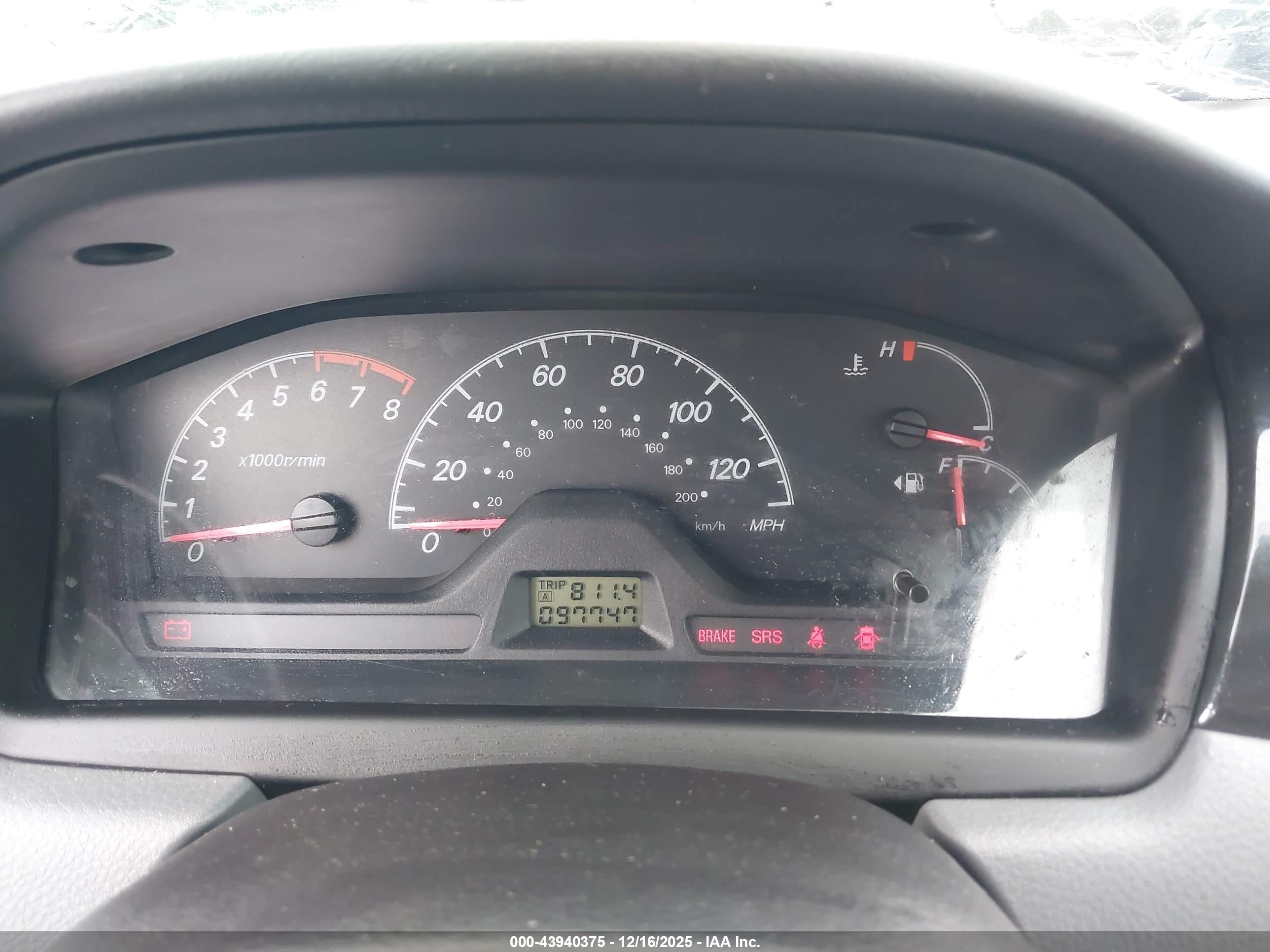 MITSUBISHI LANCER image 7