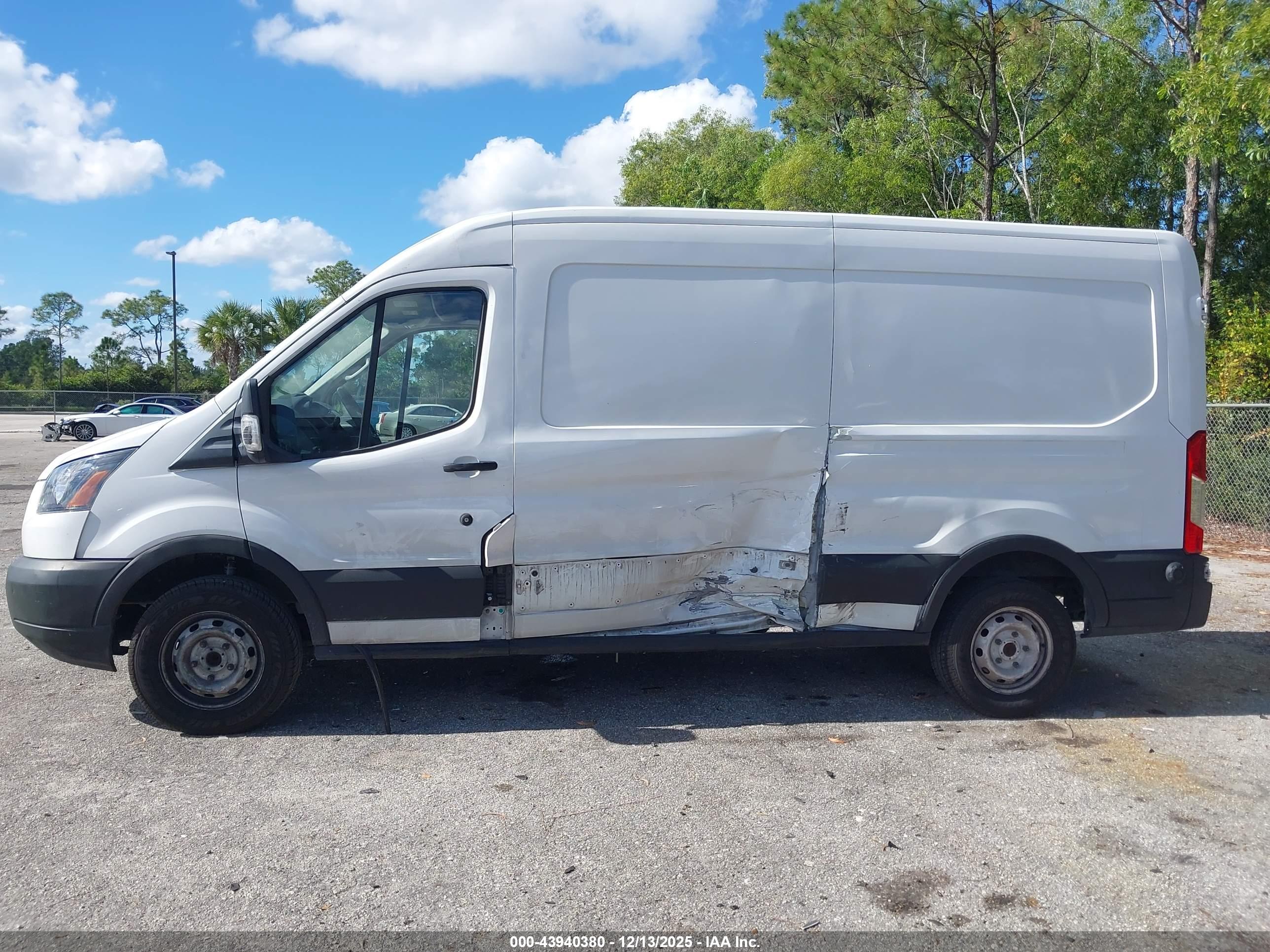 FORD TRANSIT-150 image 6
