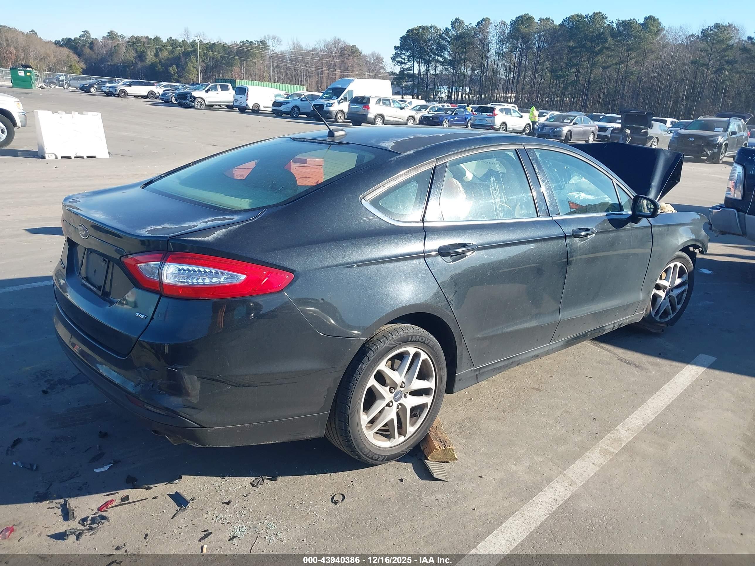FORD FUSION image 4