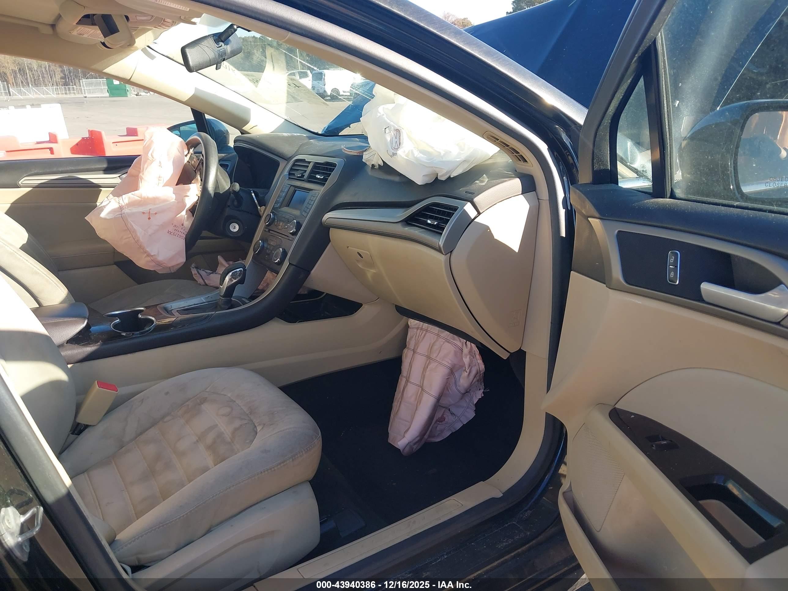 FORD FUSION image 5