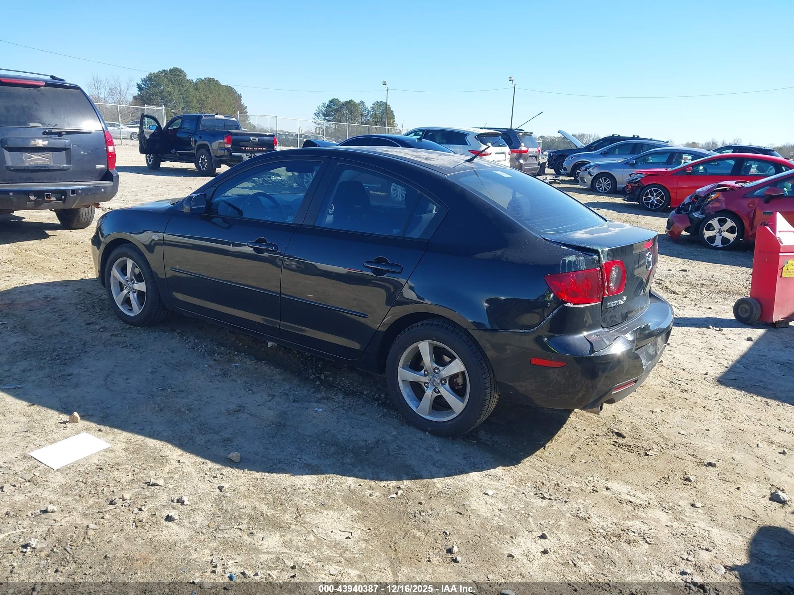 MAZDA MAZDA3 image 3