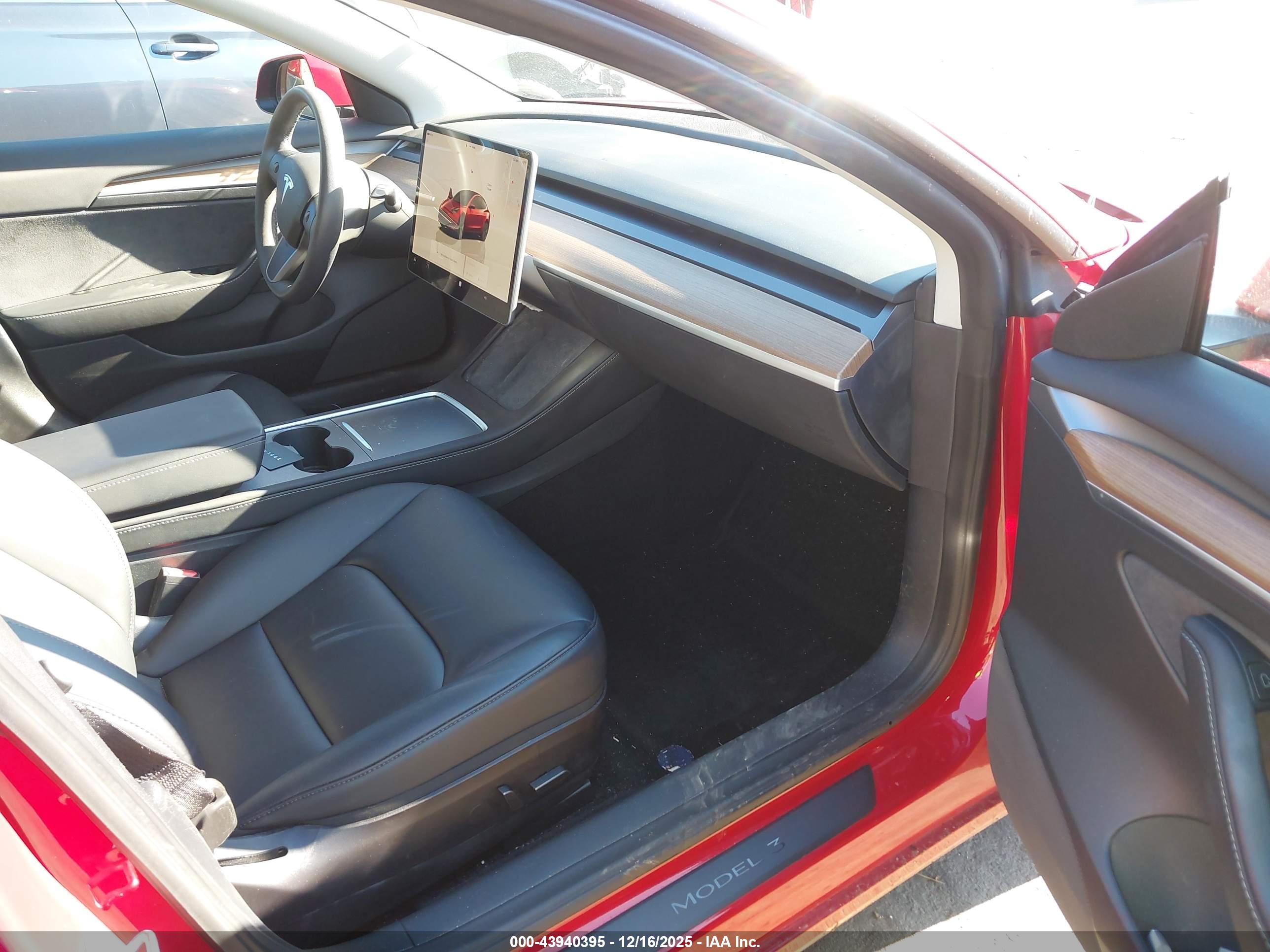 TESLA MODEL image 5