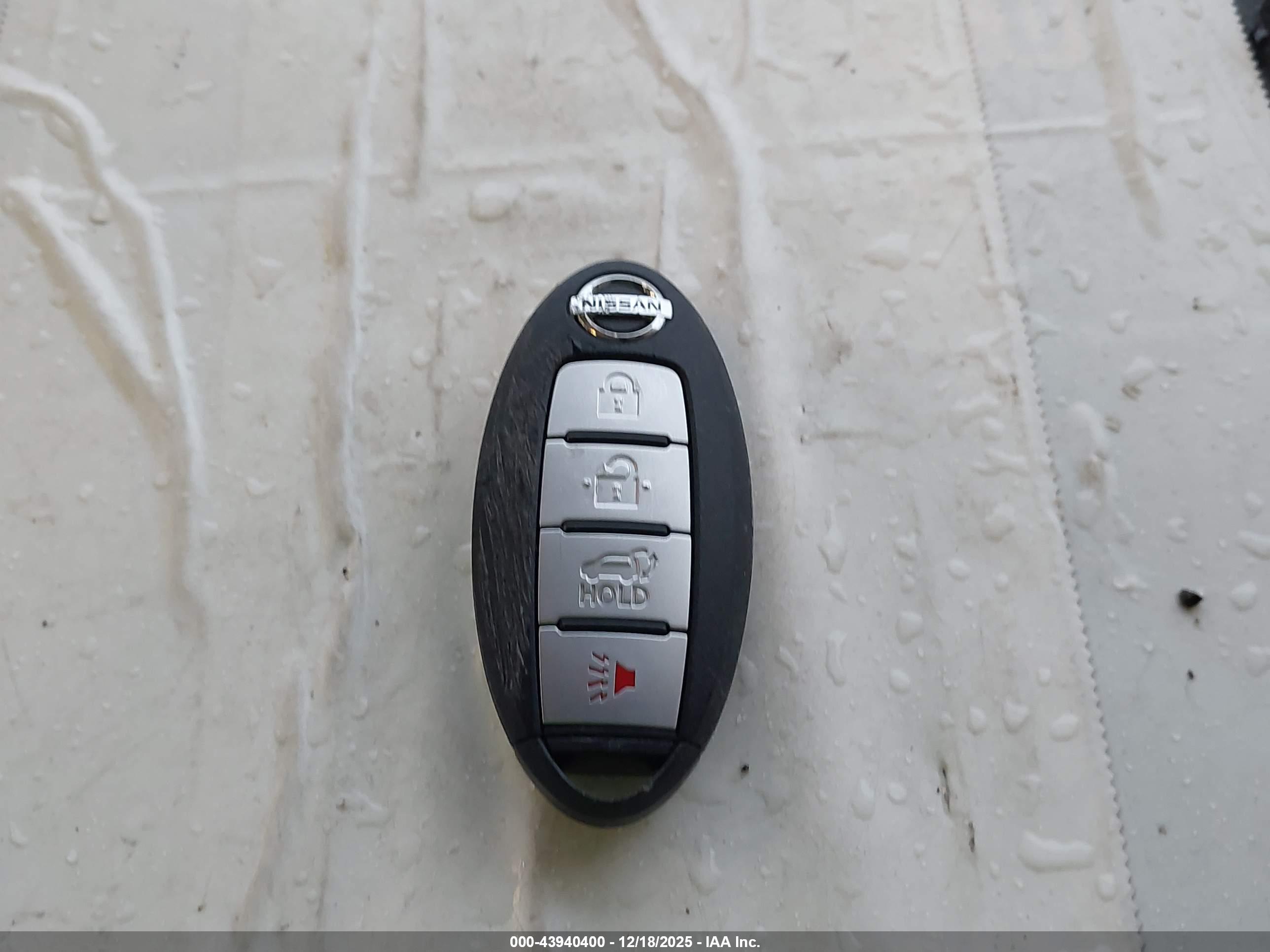 NISSAN ROGUE image 11