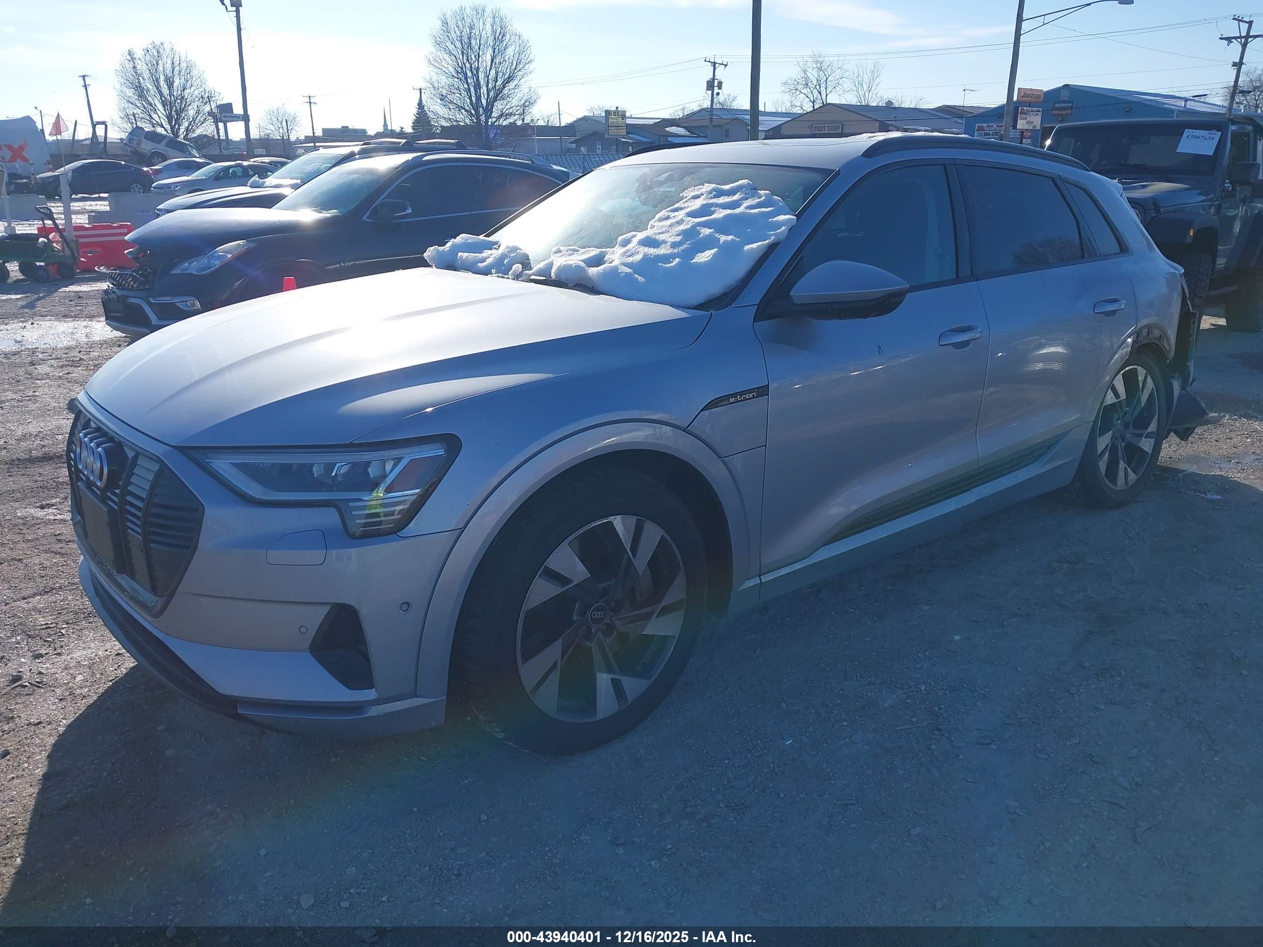 AUDI E-TRON image 2