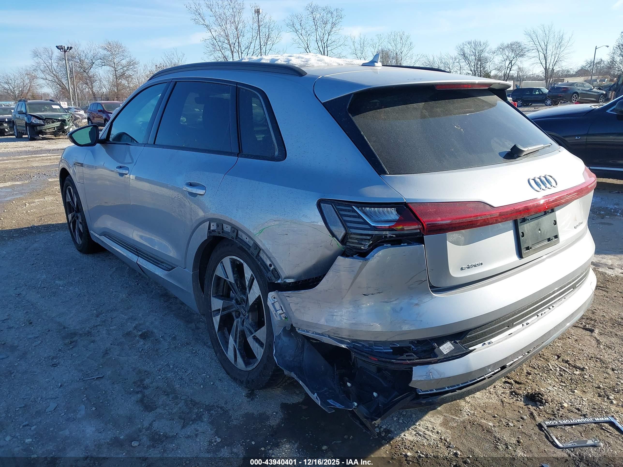 AUDI E-TRON image 3