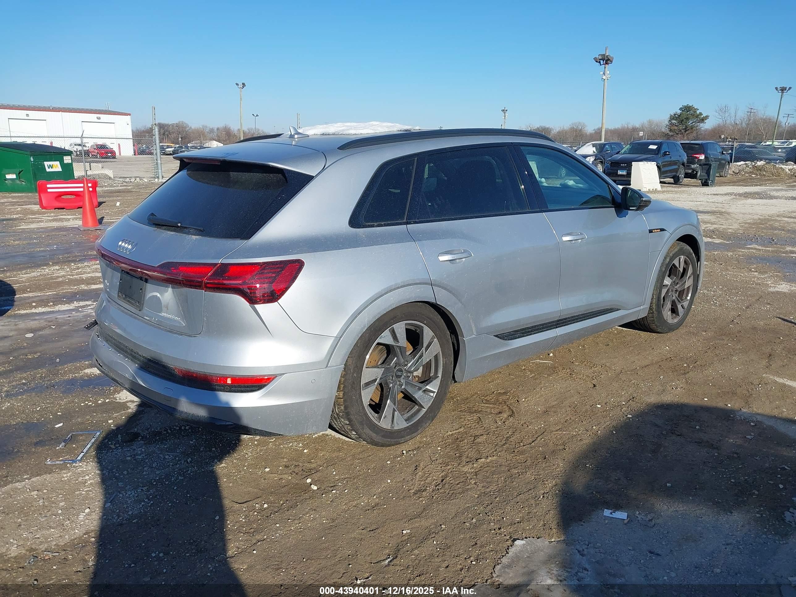 AUDI E-TRON image 4
