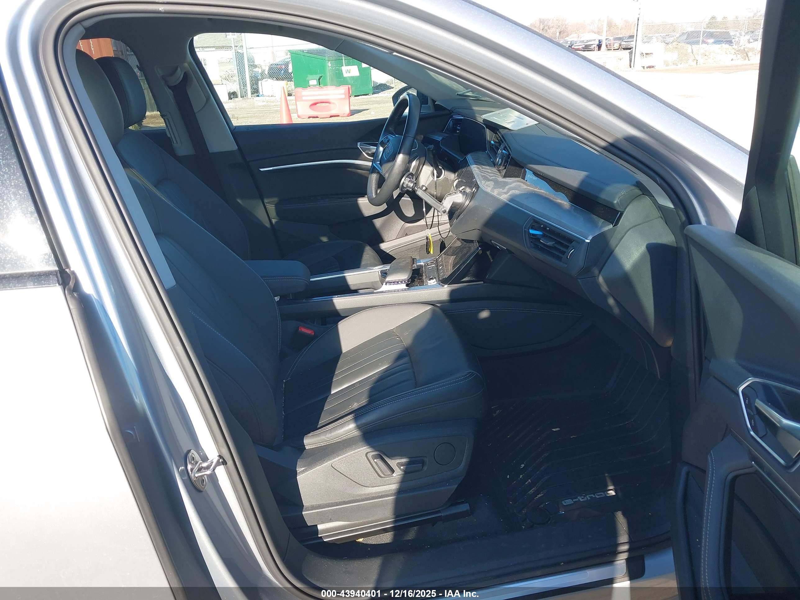 AUDI E-TRON image 5