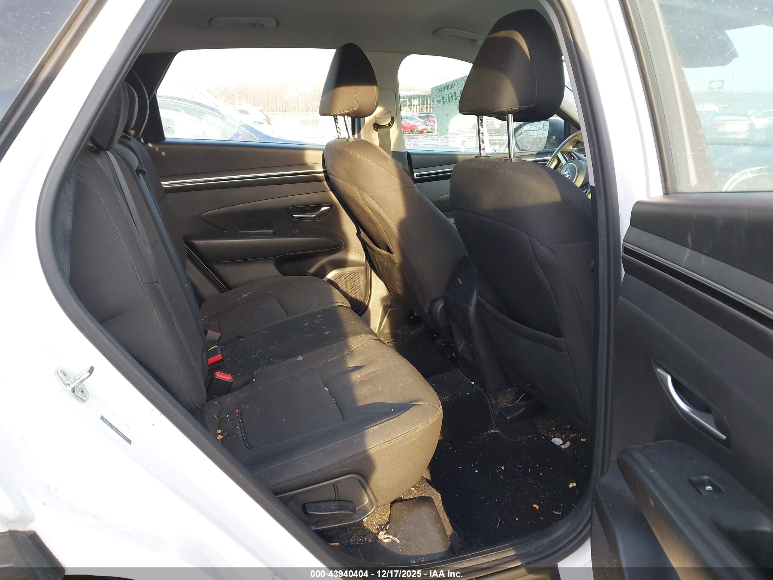 HYUNDAI TUCSON image 8