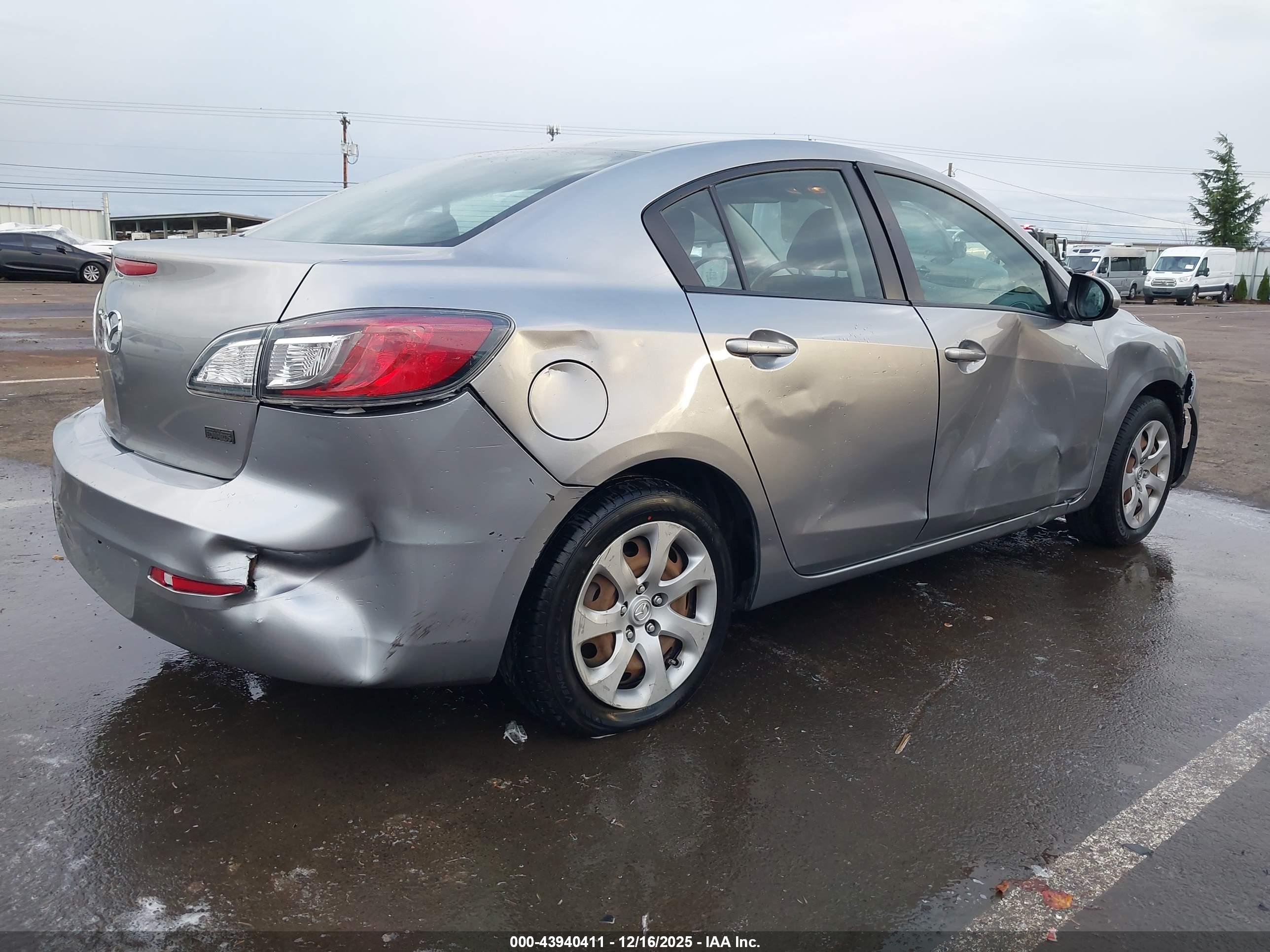 MAZDA MAZDA3 image 4