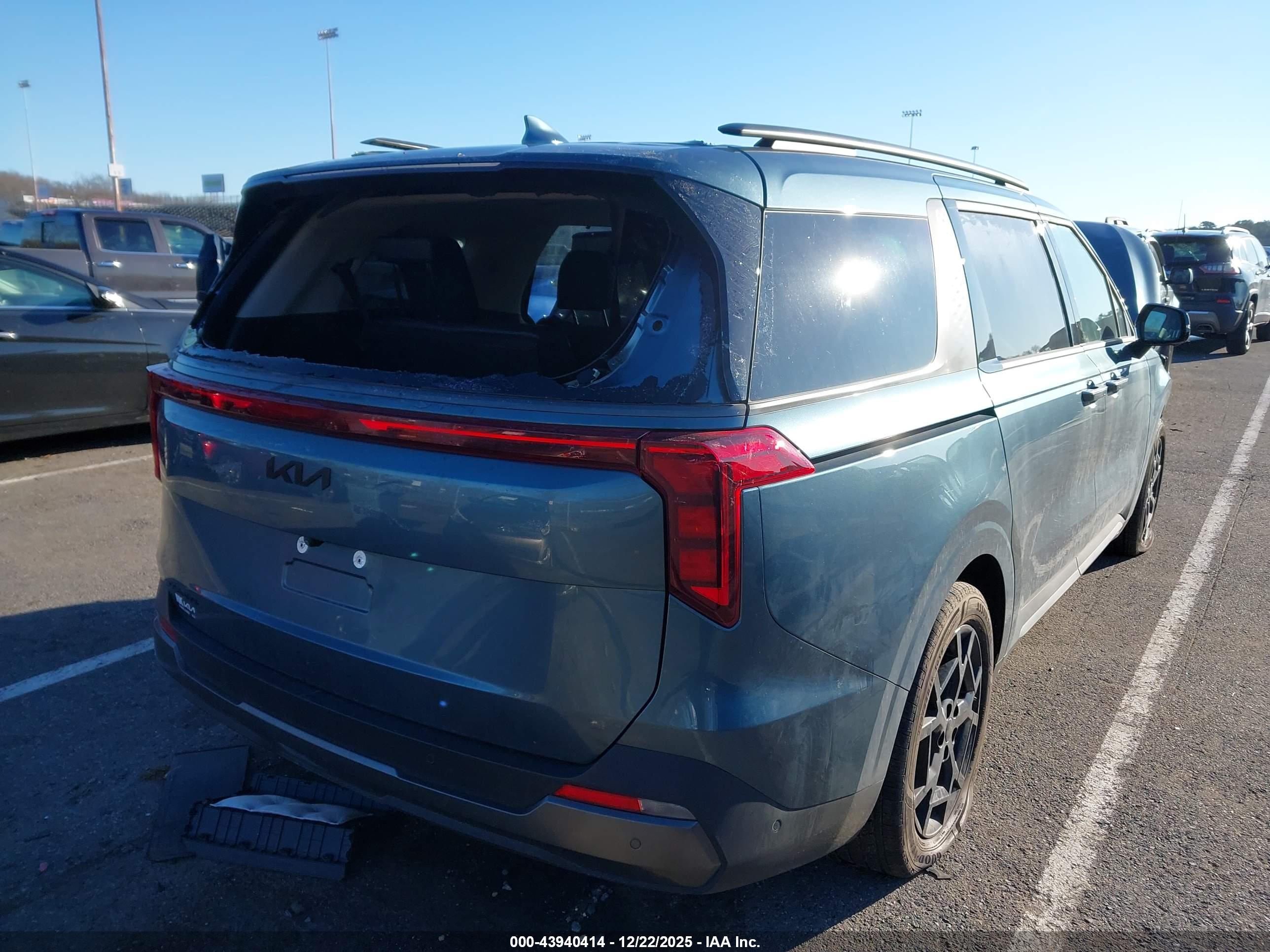 KIA CARNIVAL image 4
