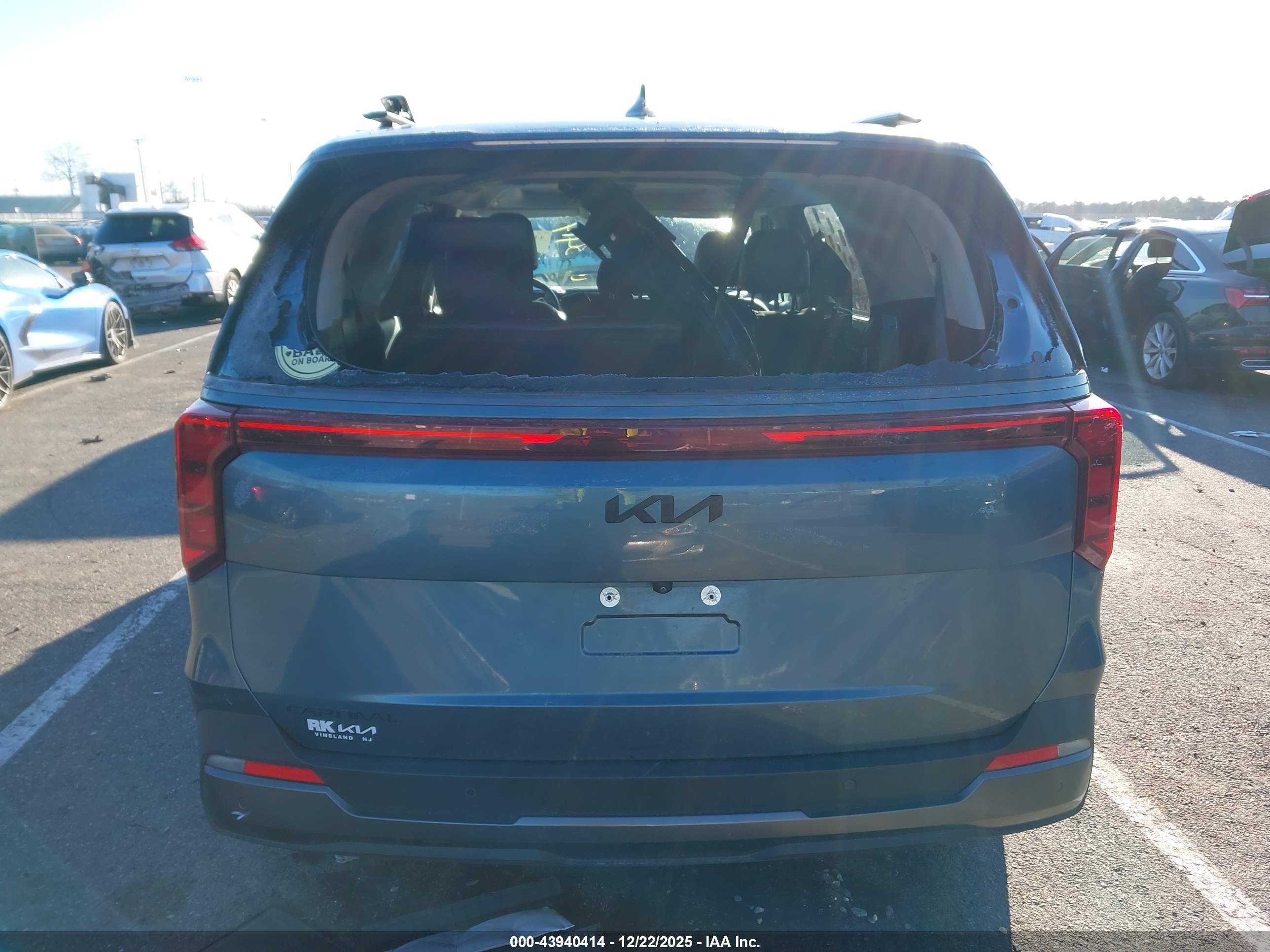KIA CARNIVAL image 6