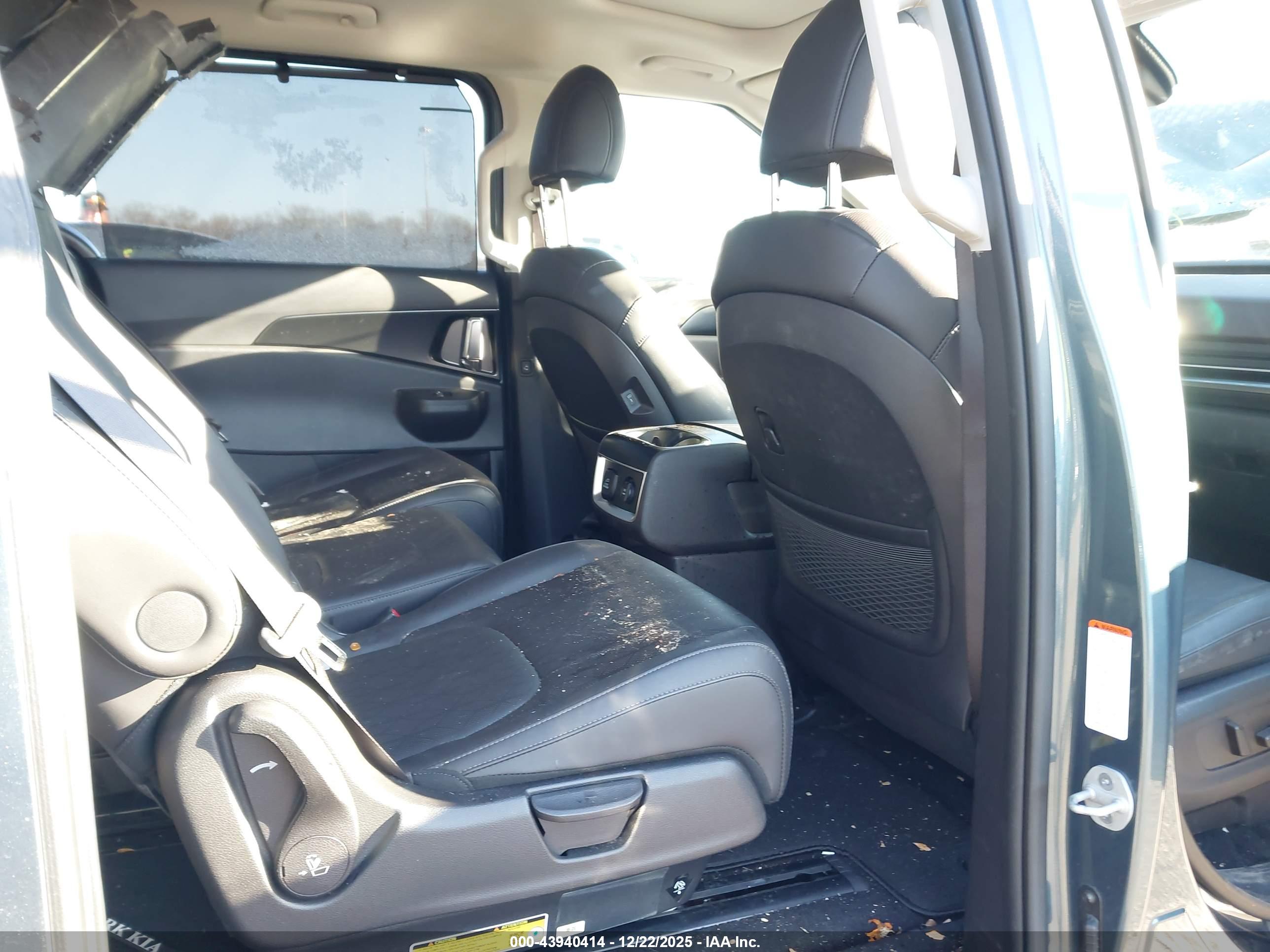 KIA CARNIVAL image 8