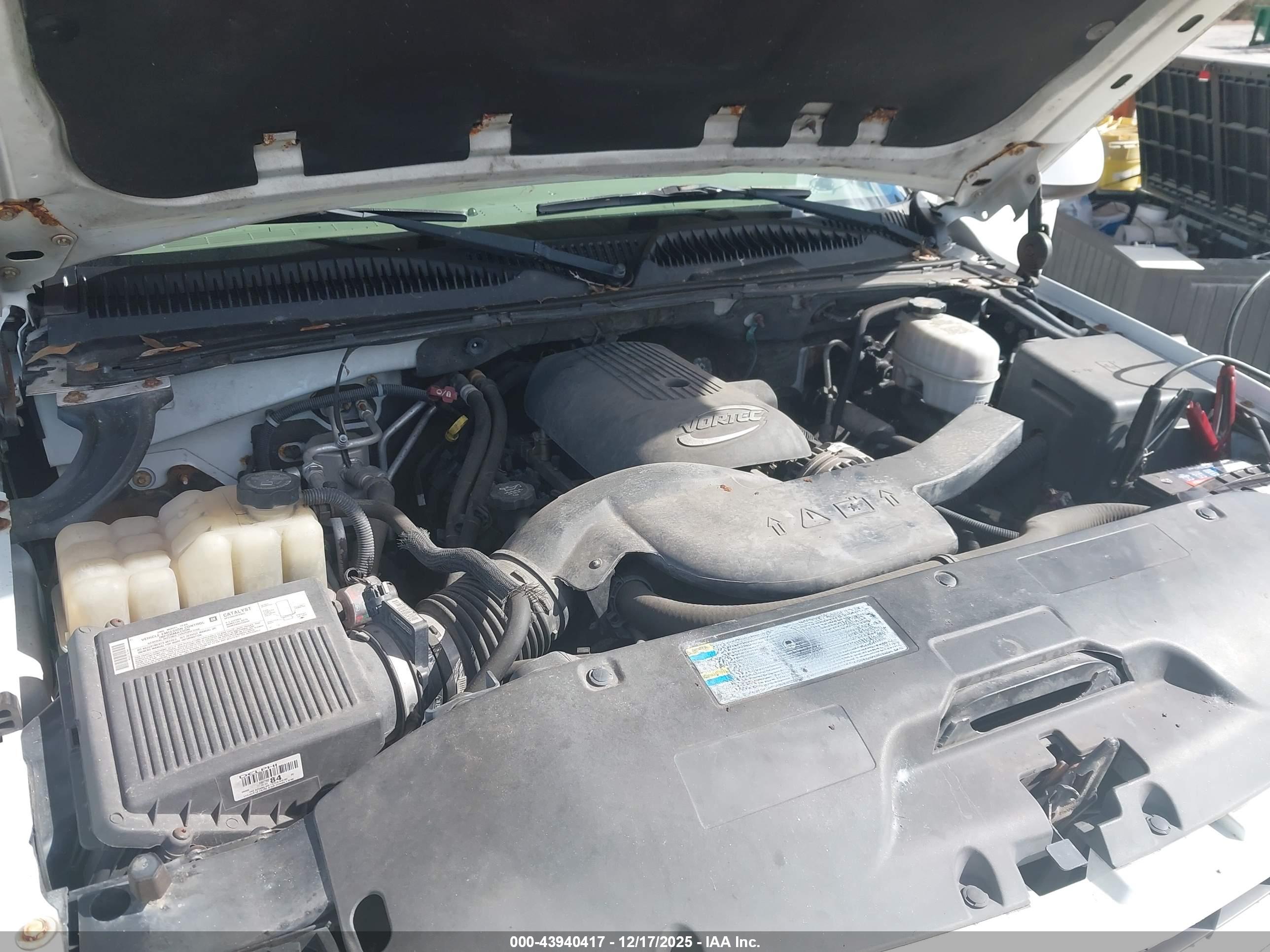 CHEVROLET SUBURBAN image 10