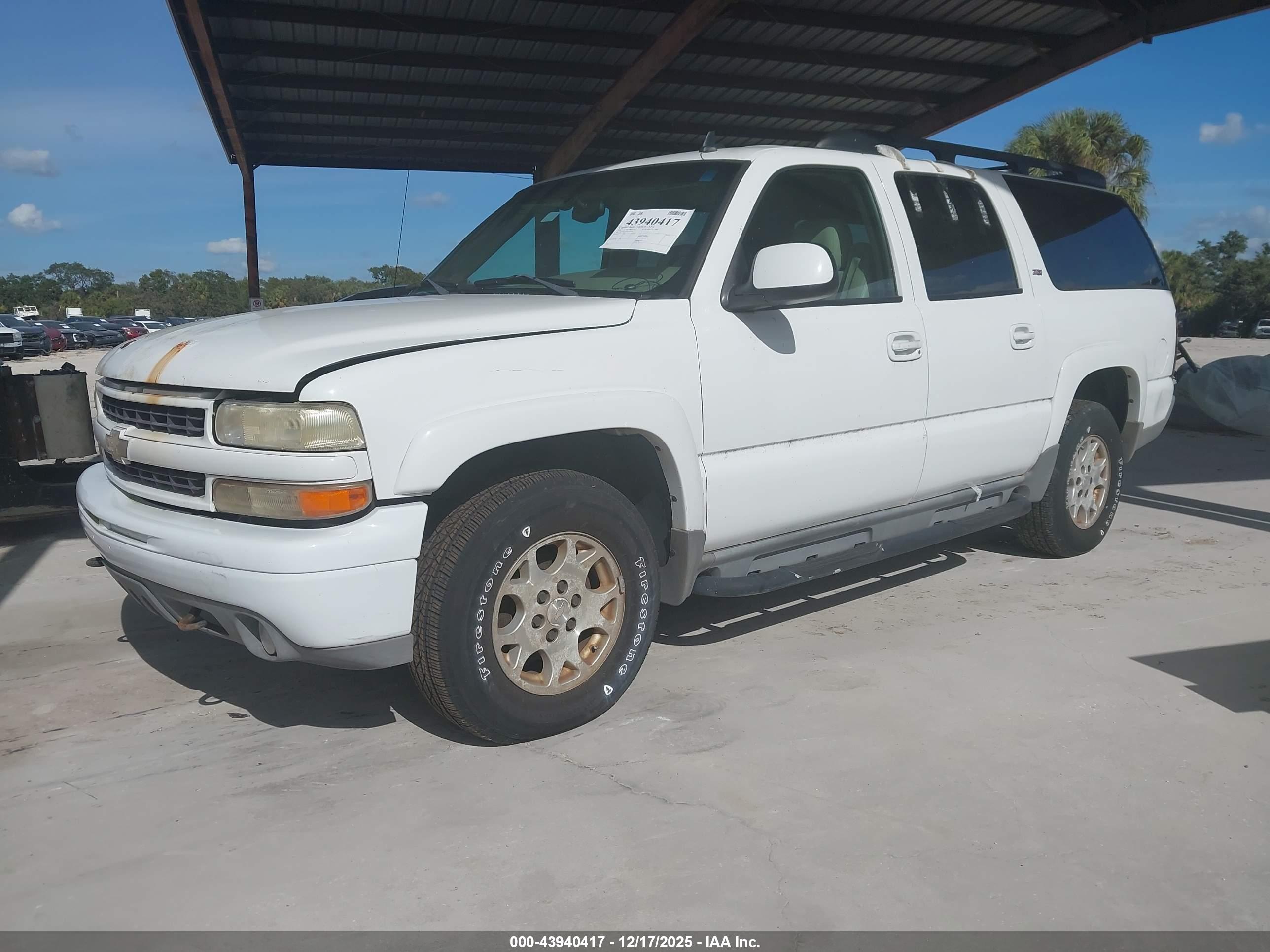 CHEVROLET SUBURBAN image 2