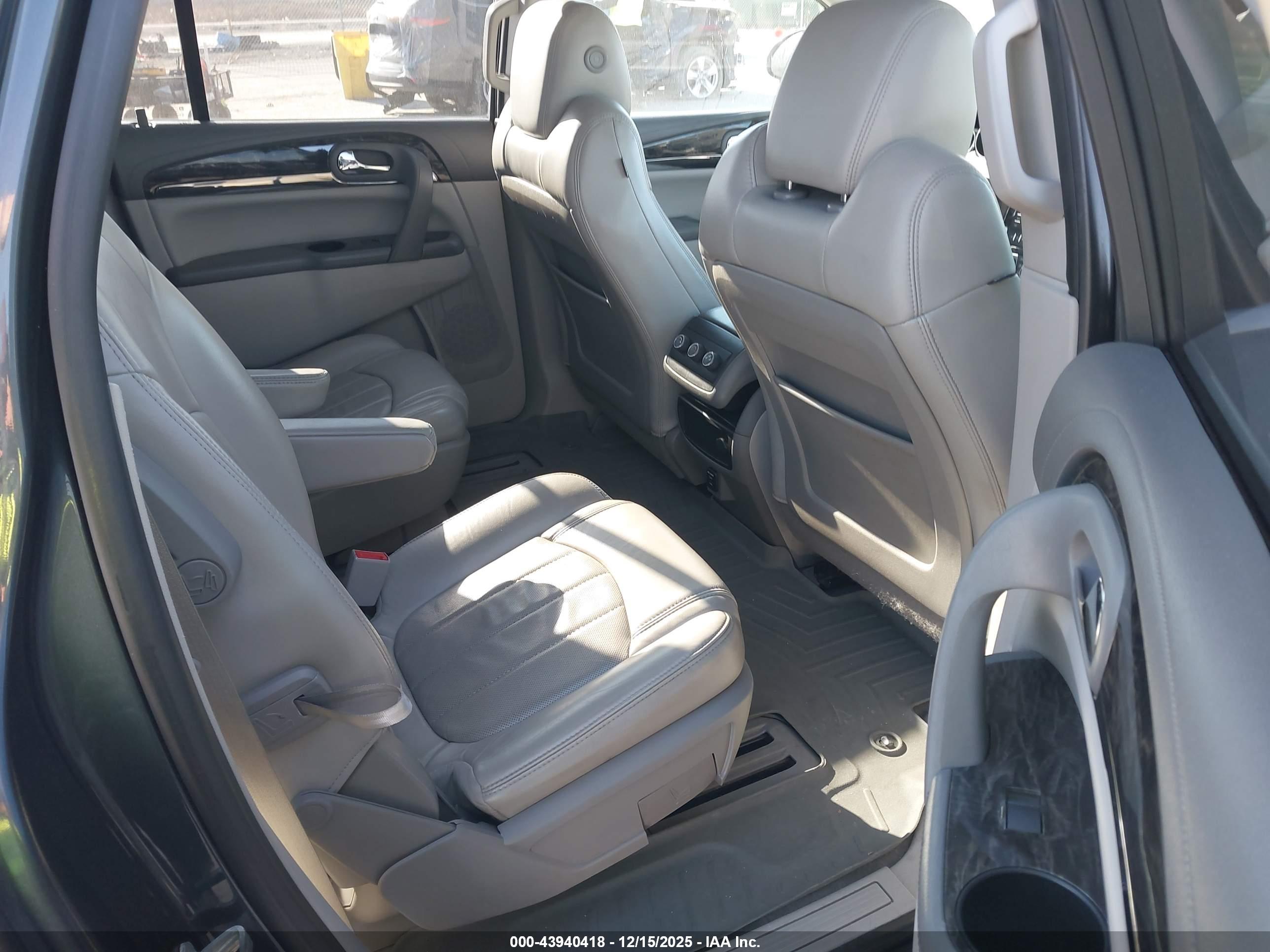 BUICK ENCLAVE image 8