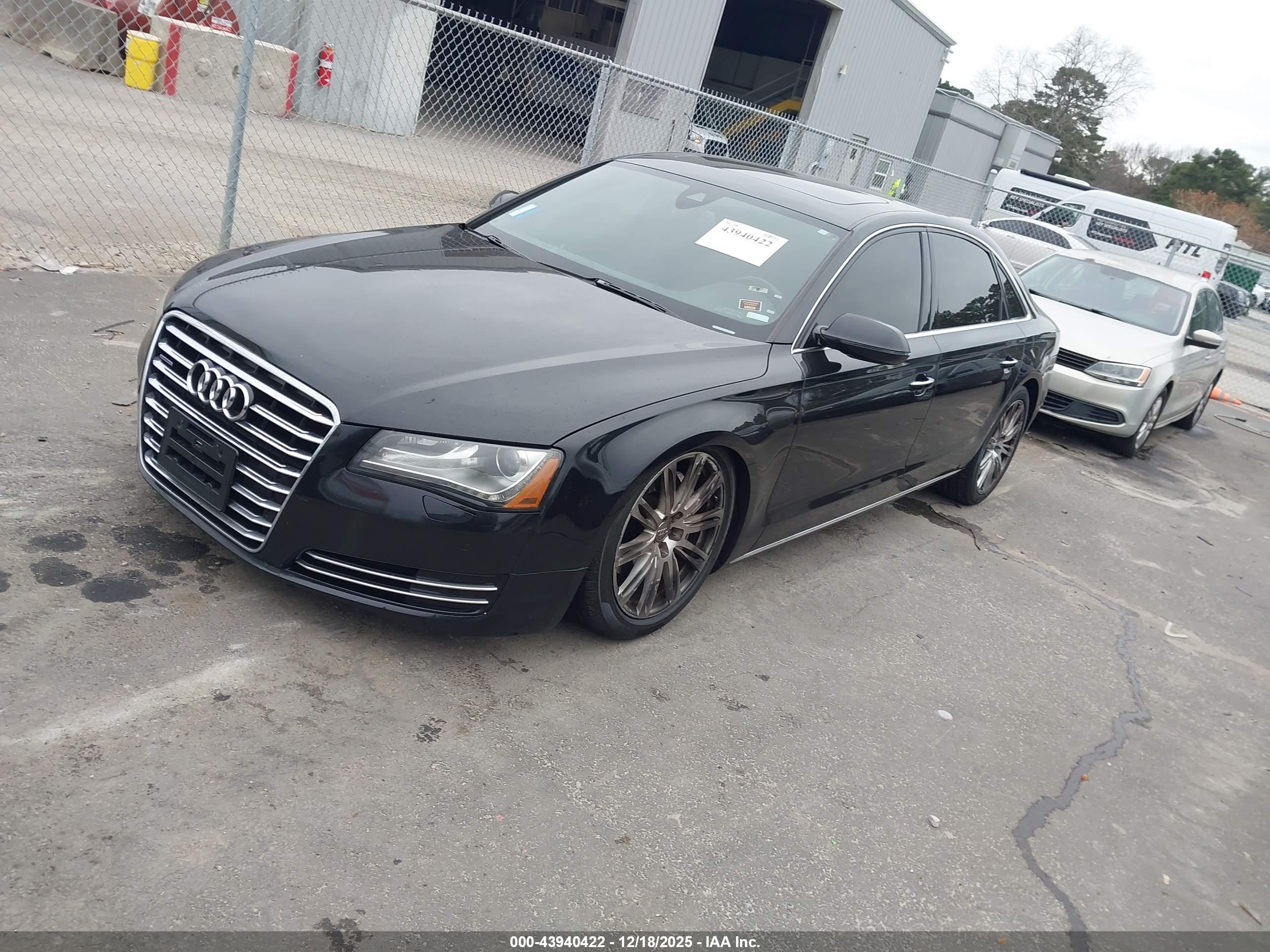 AUDI A8 image 2