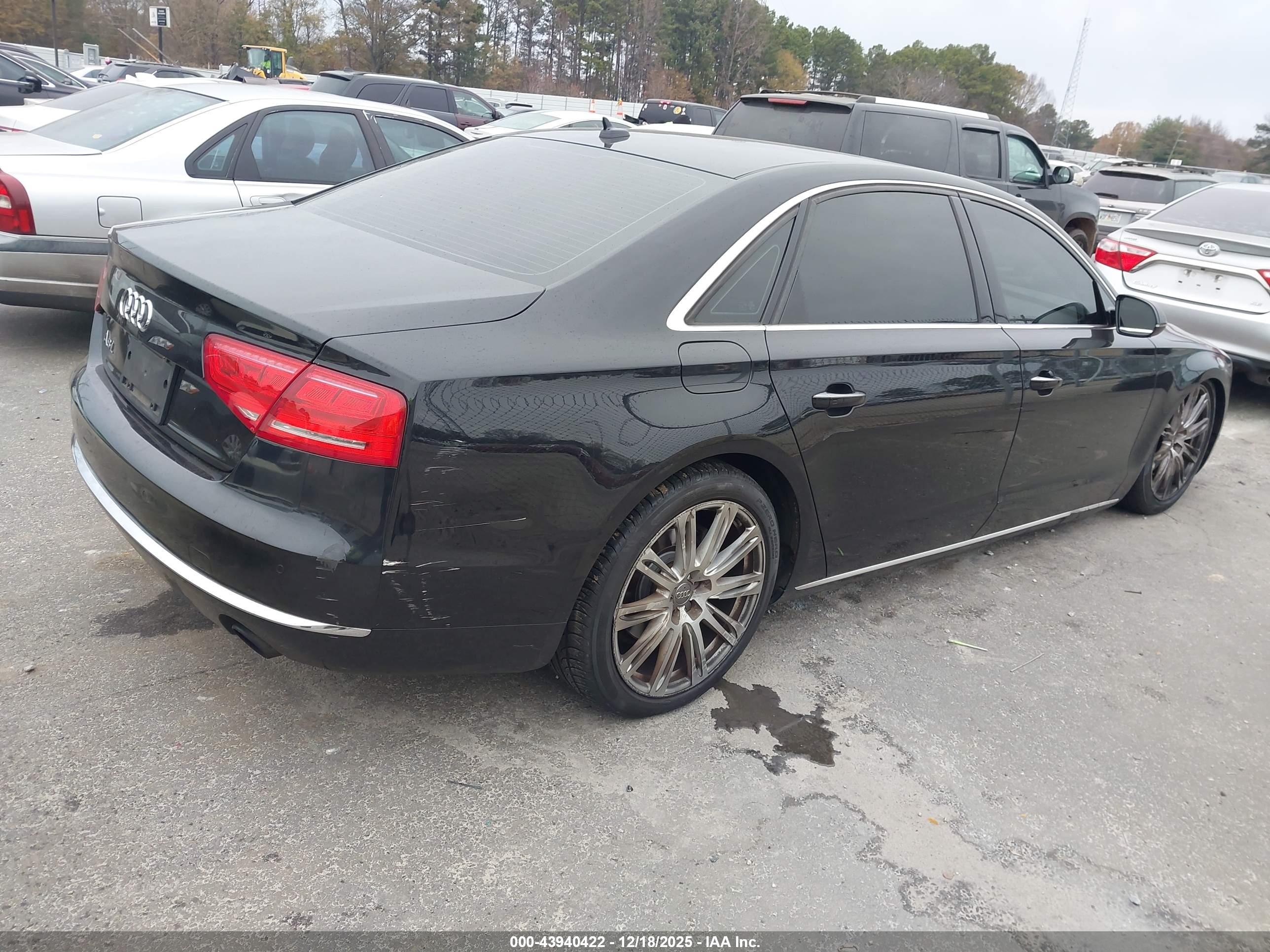 AUDI A8 image 4