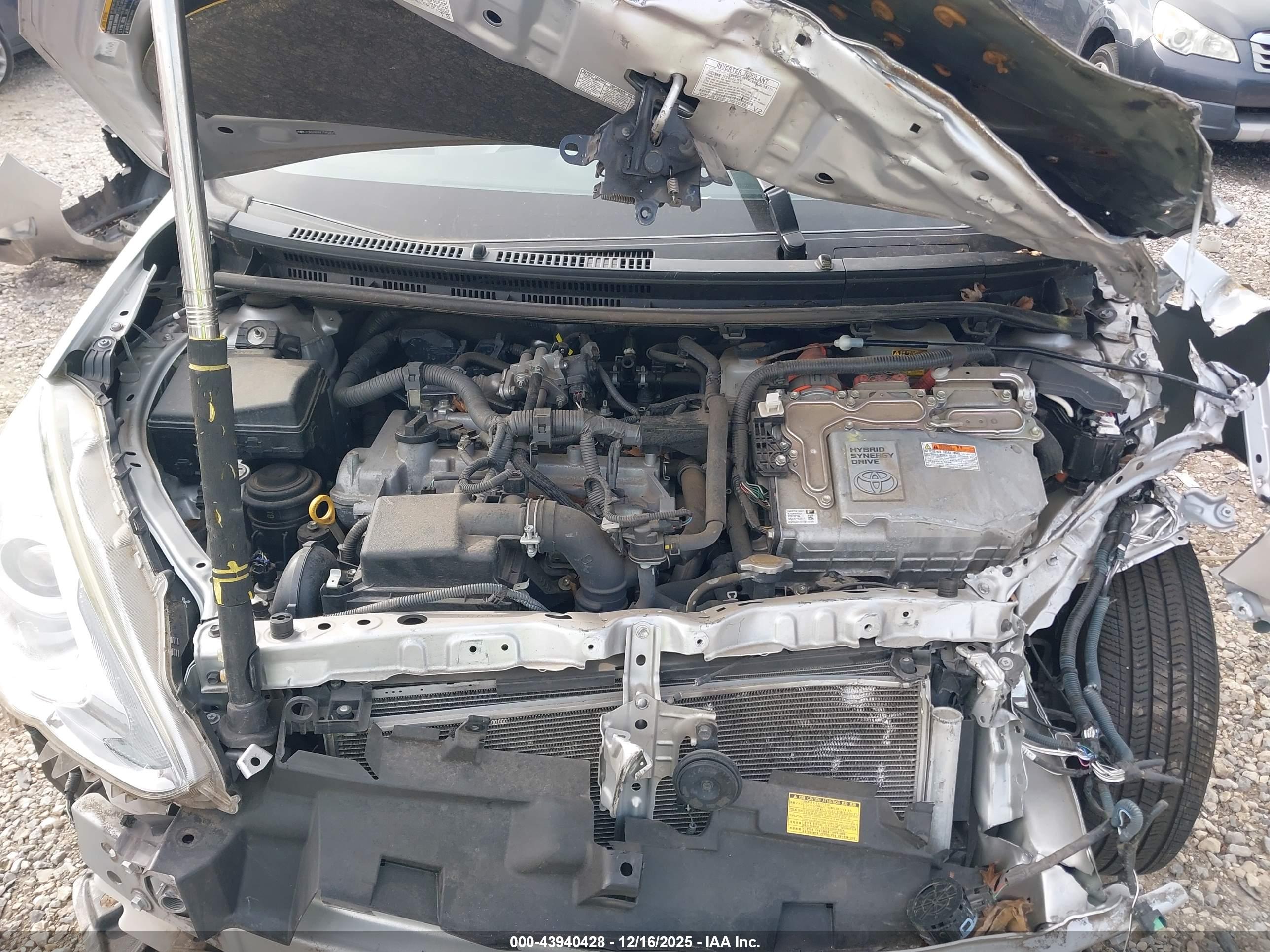 TOYOTA PRIUS image 10