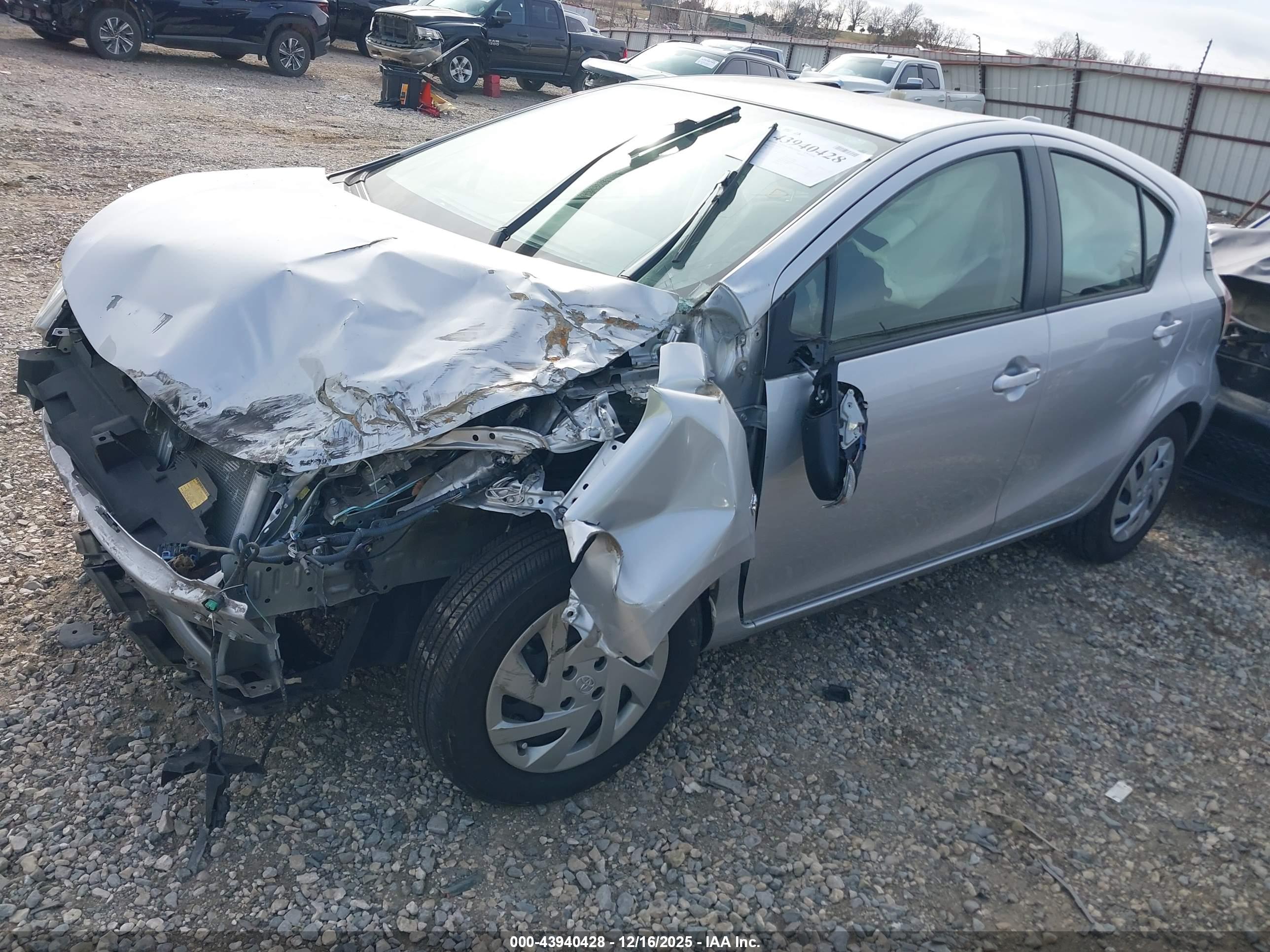 TOYOTA PRIUS image 2