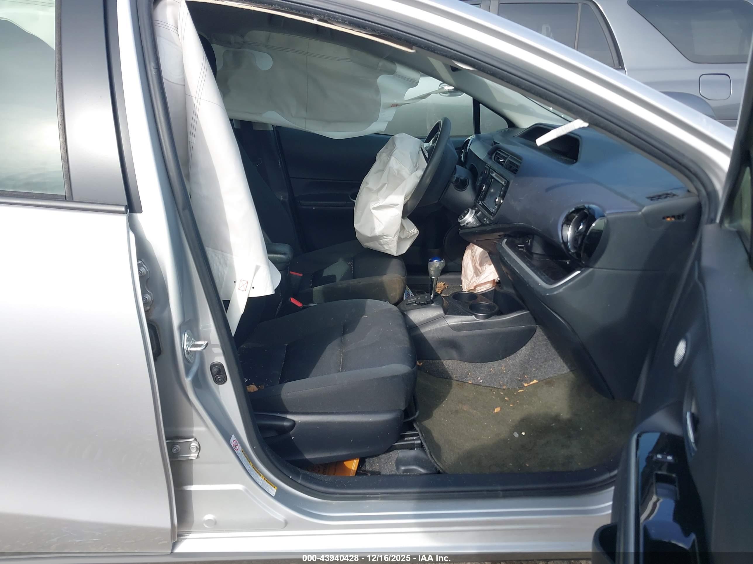 TOYOTA PRIUS image 5