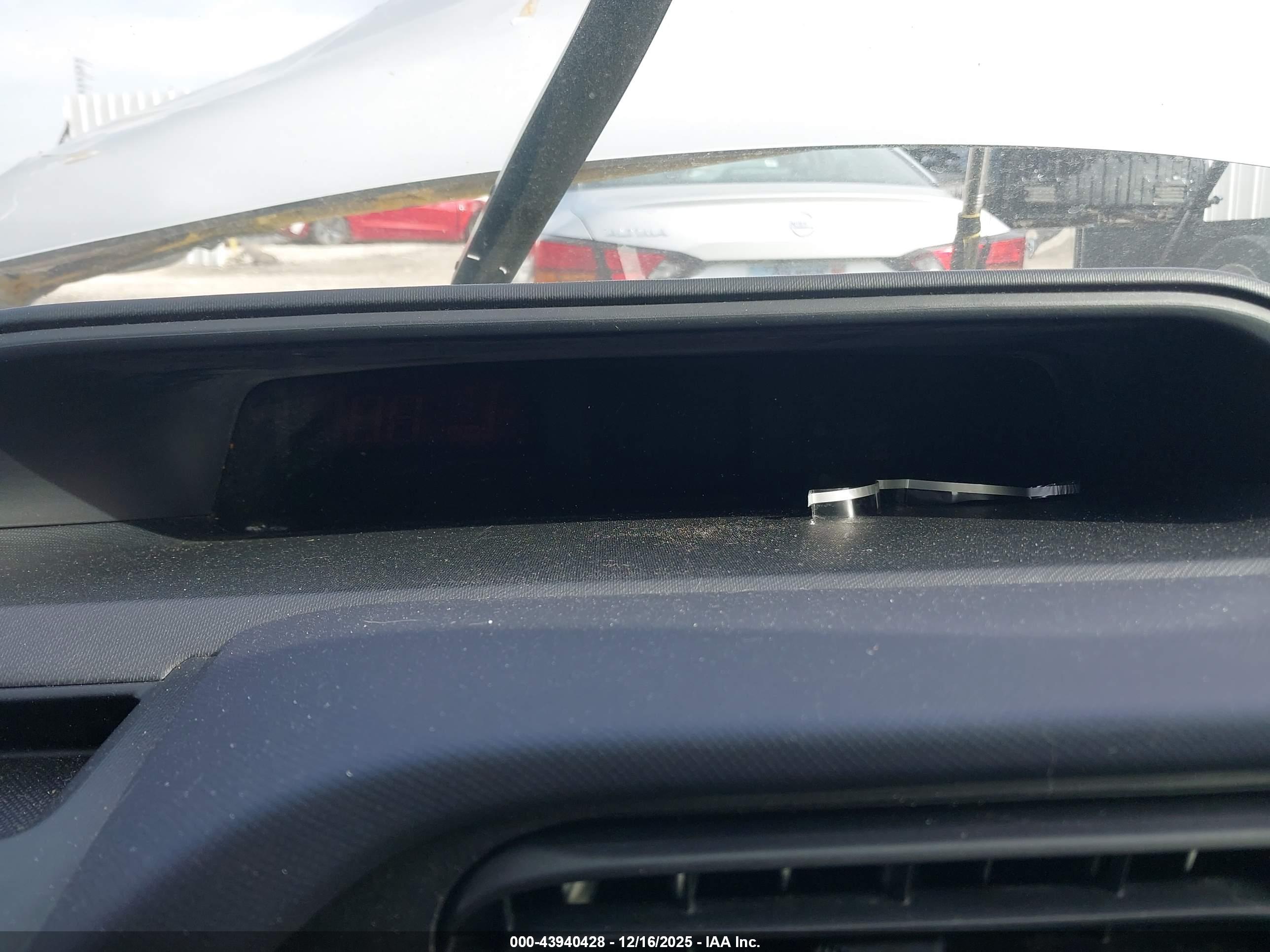 TOYOTA PRIUS image 7