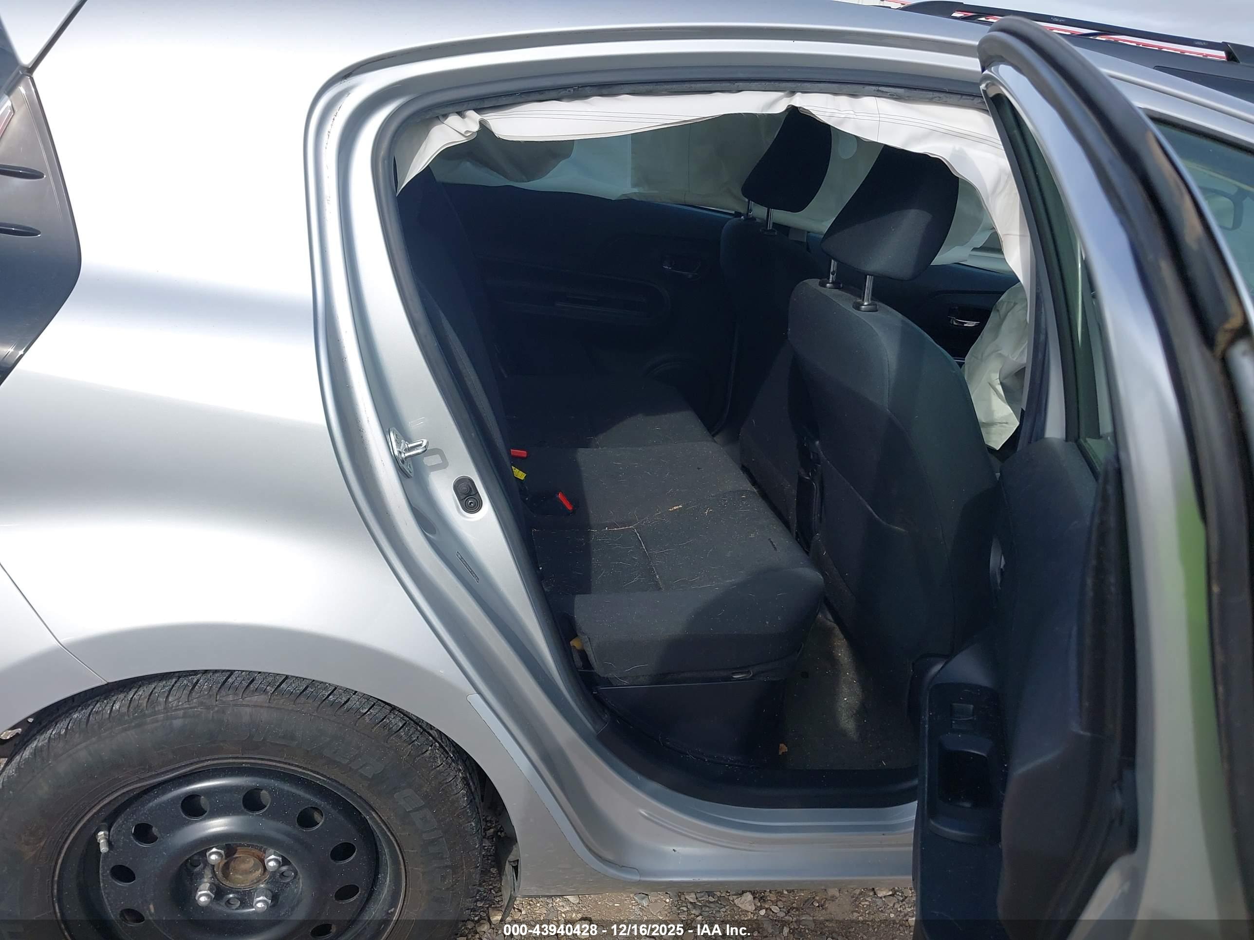 TOYOTA PRIUS image 8