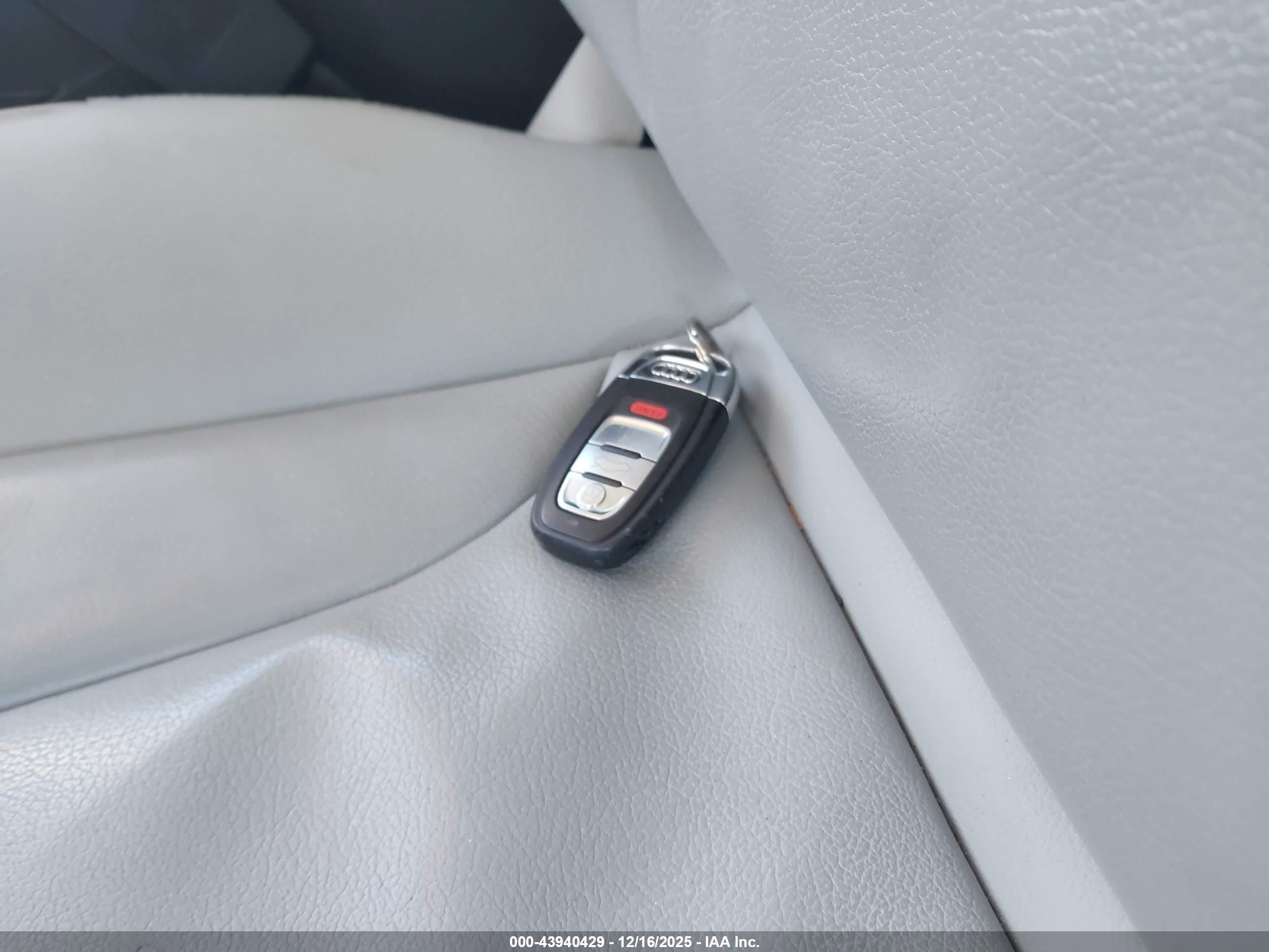 AUDI A4 image 11
