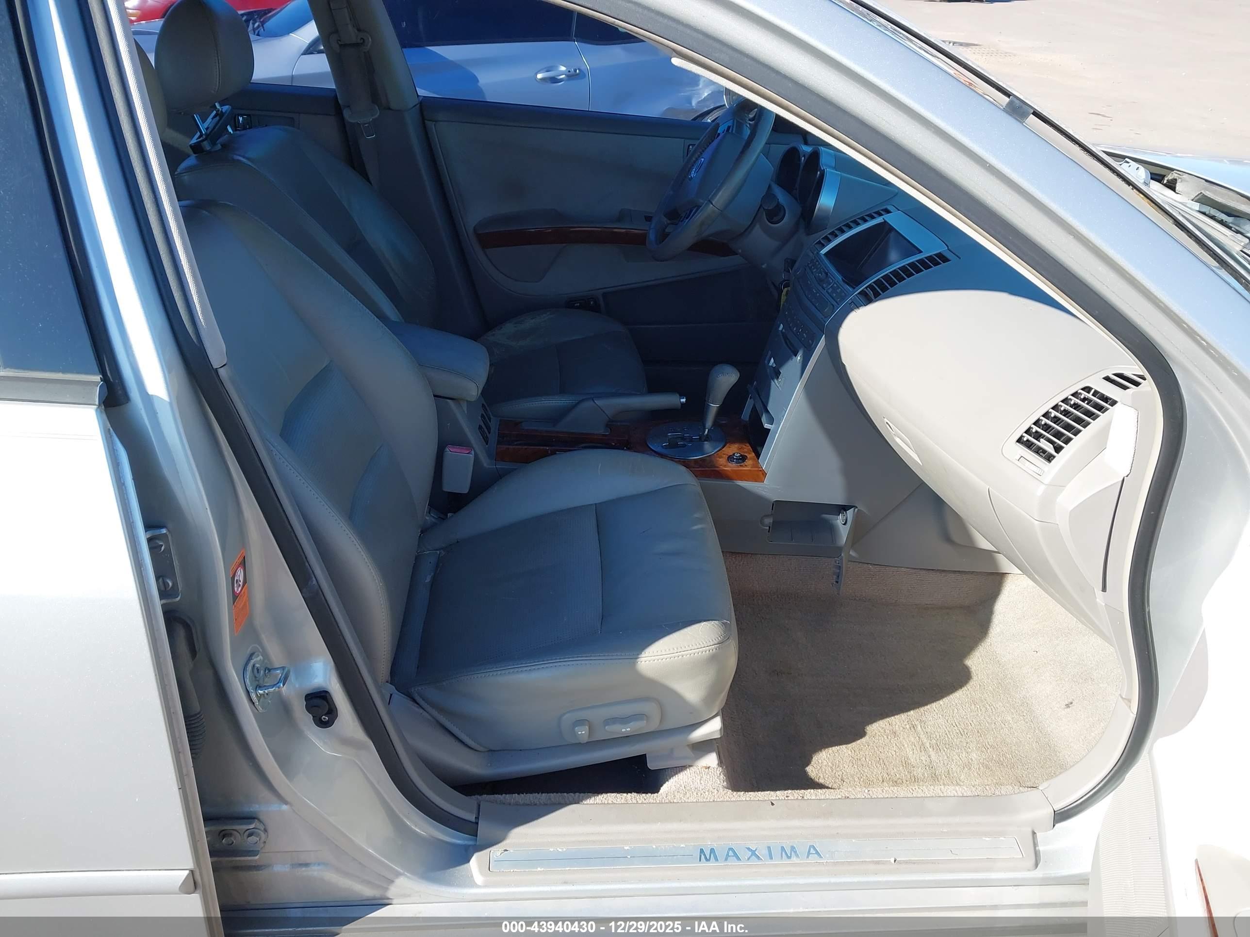 NISSAN MAXIMA image 5