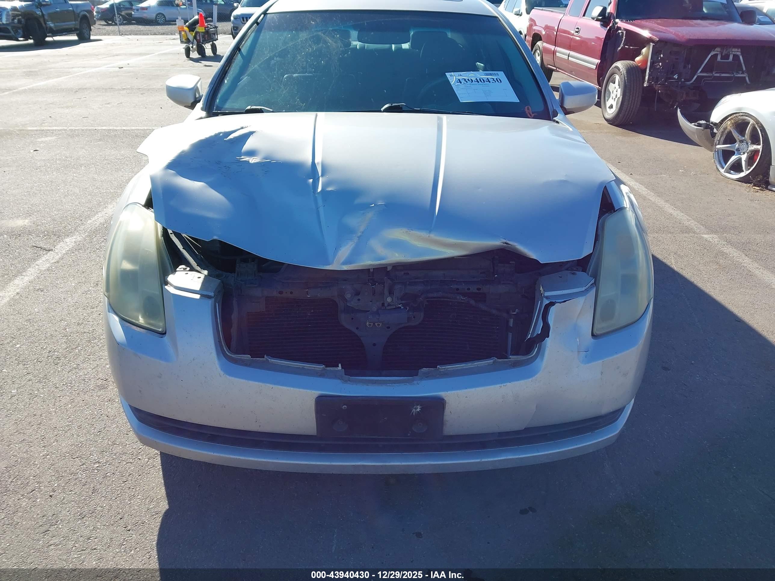 NISSAN MAXIMA image 6