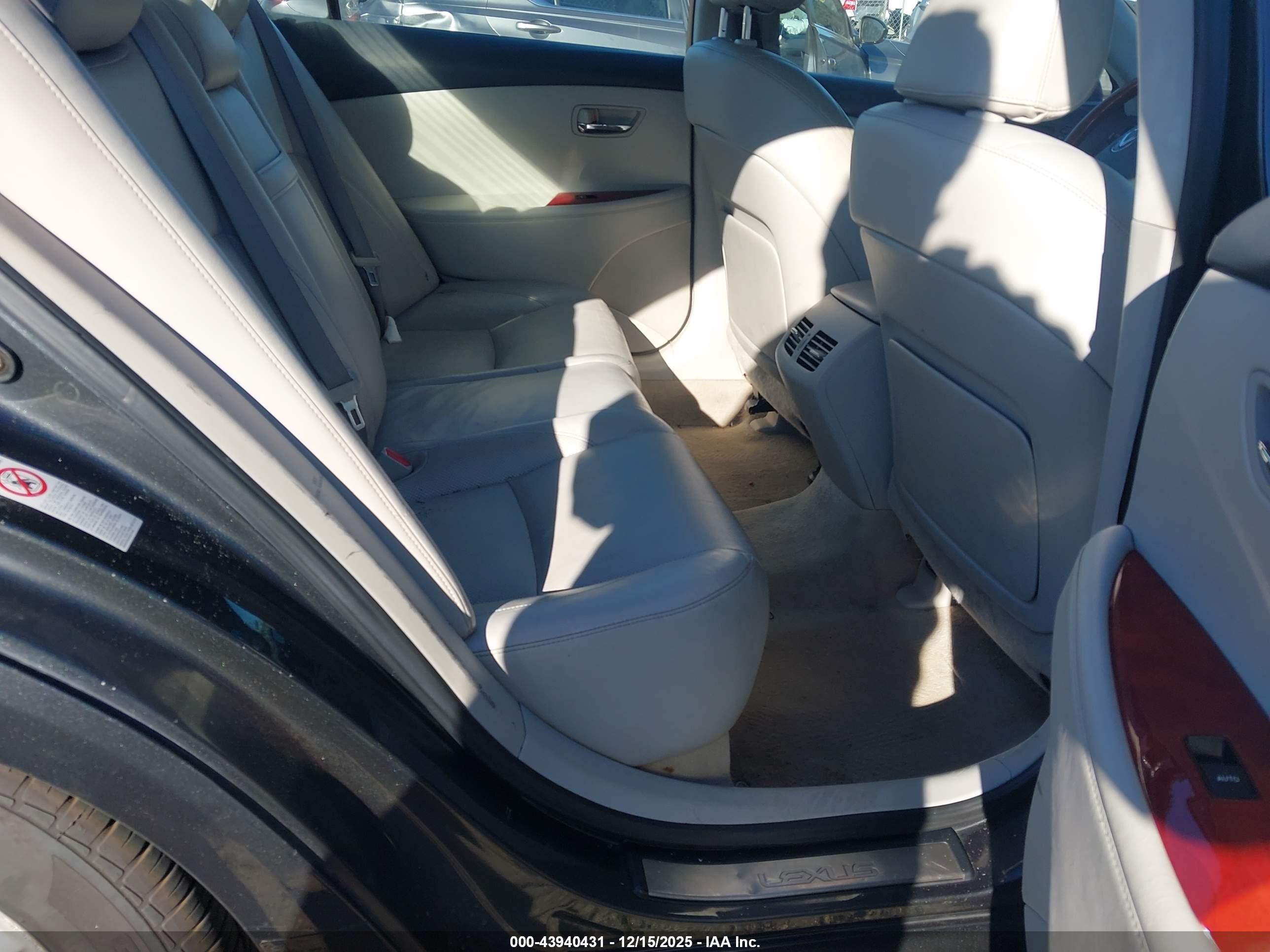 LEXUS ES image 8