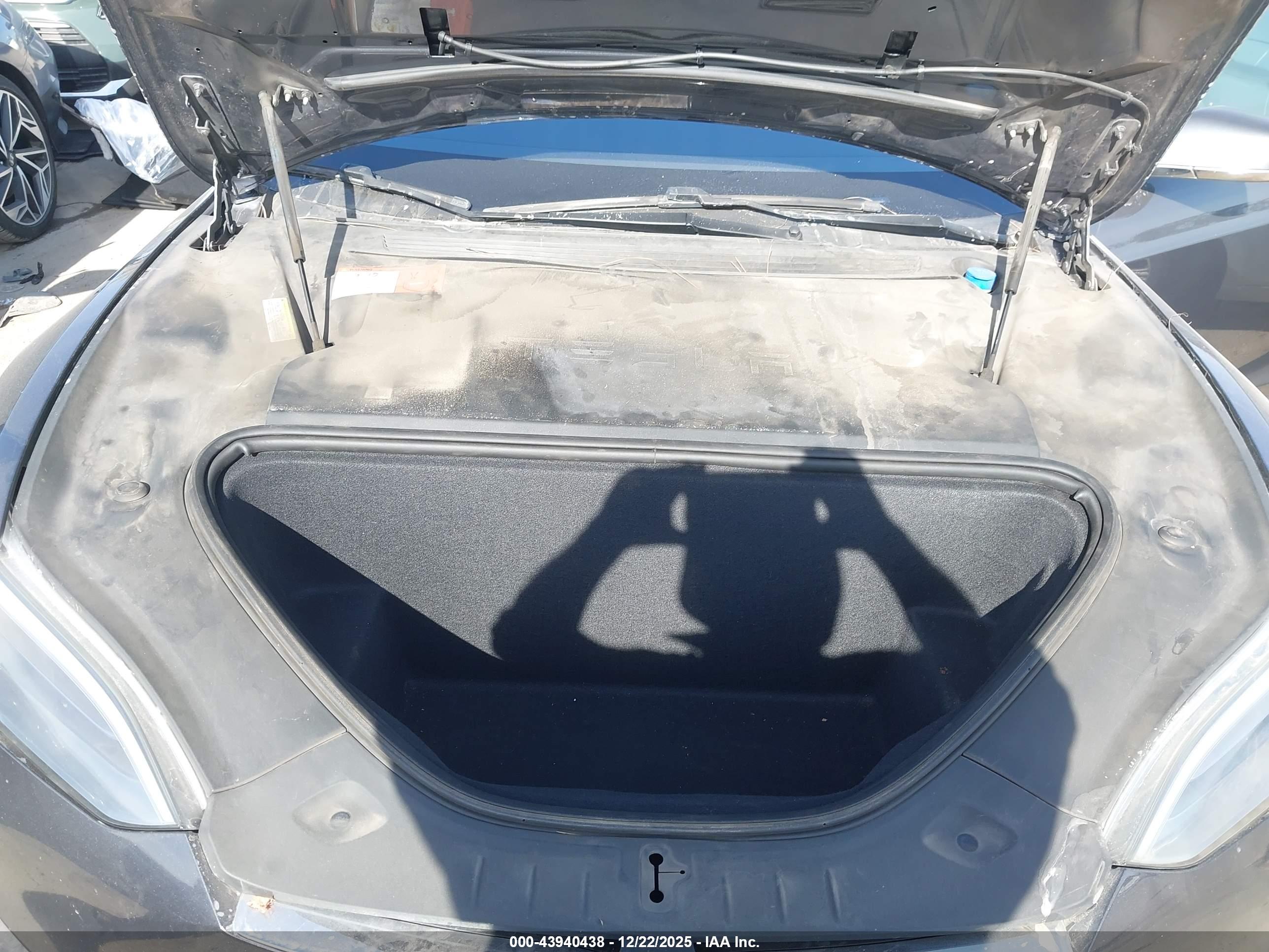 TESLA MODEL image 10