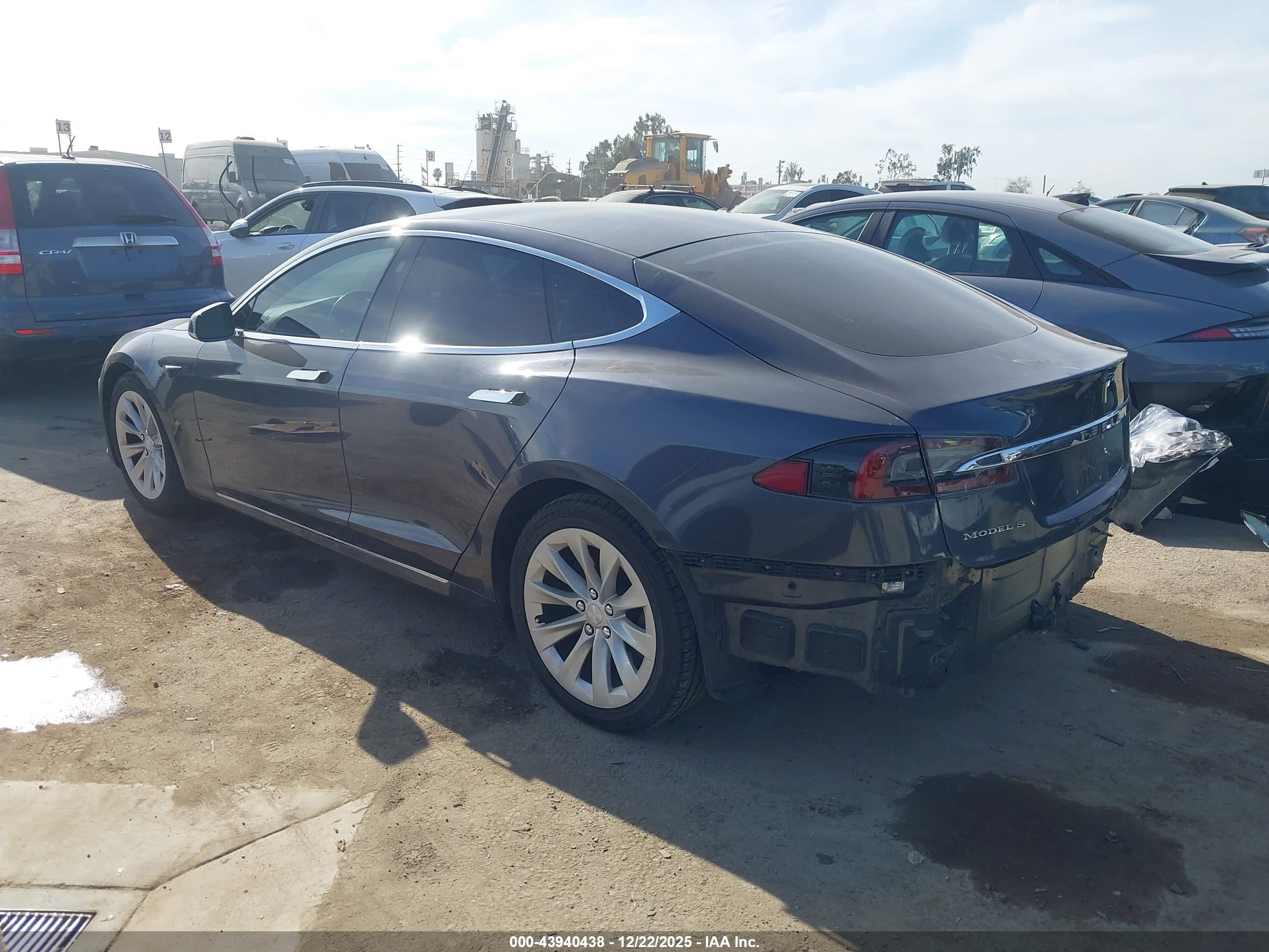 TESLA MODEL image 3