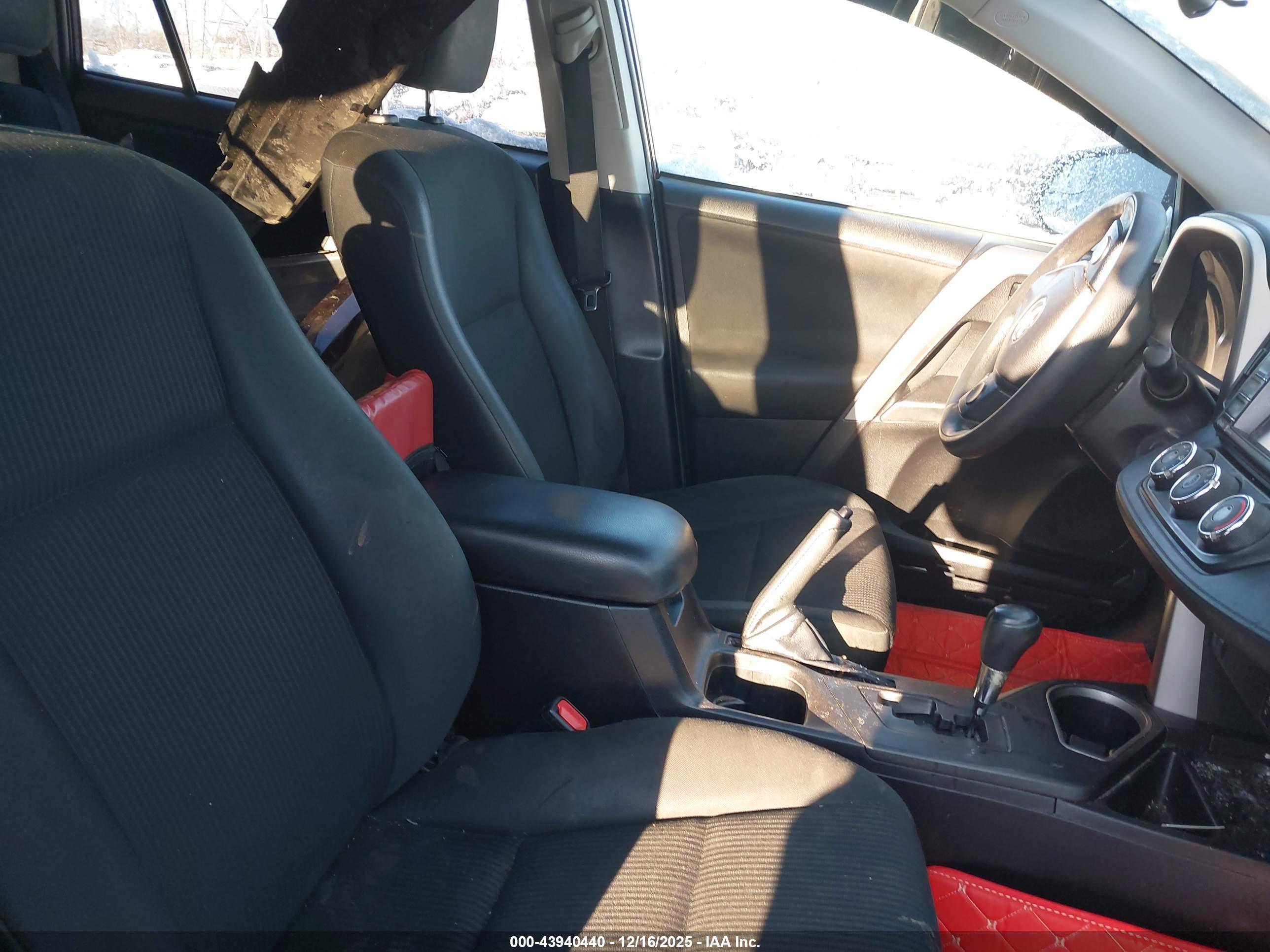 TOYOTA RAV4 image 5